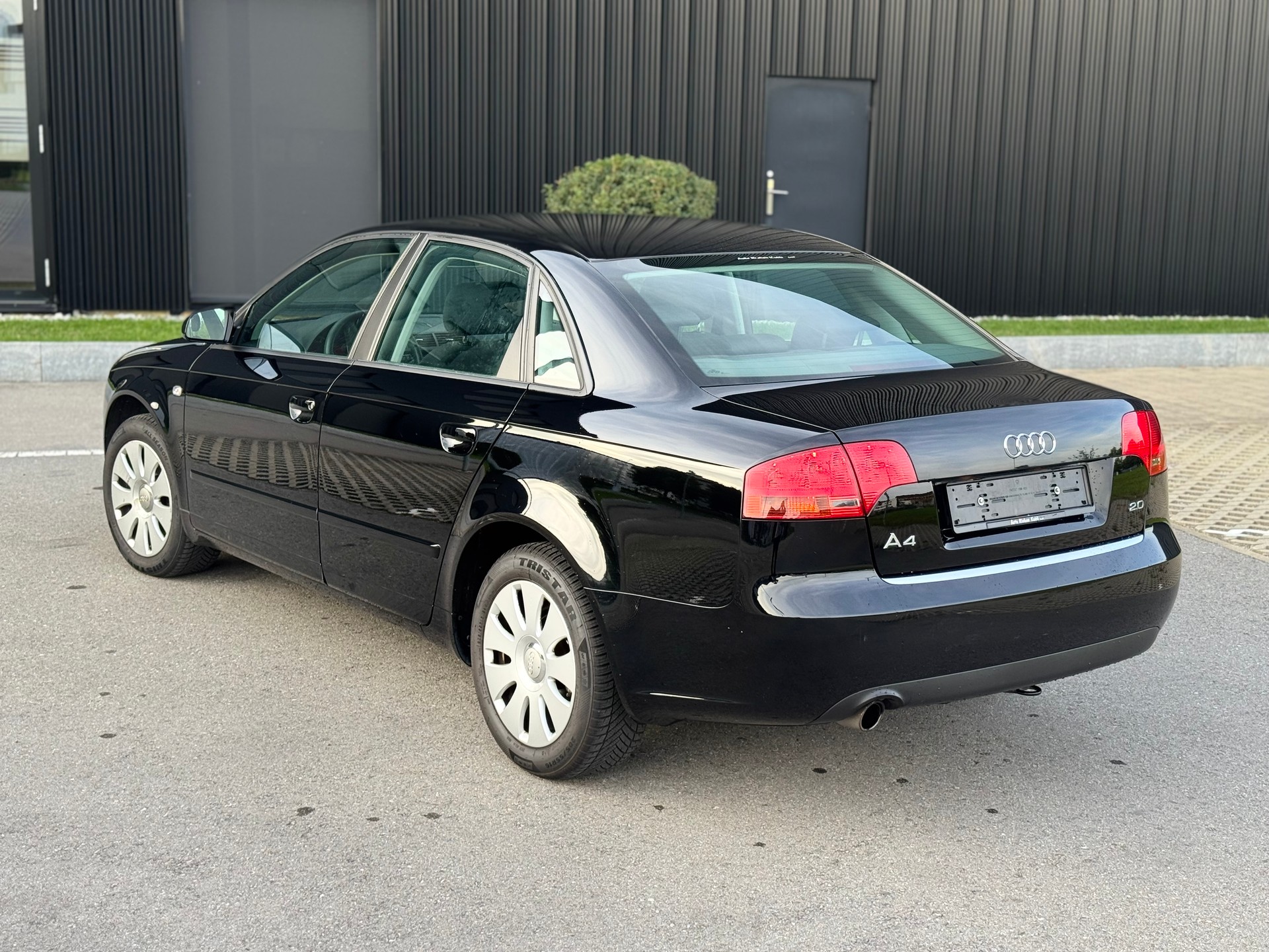 AUDI A4 2.0-image-11