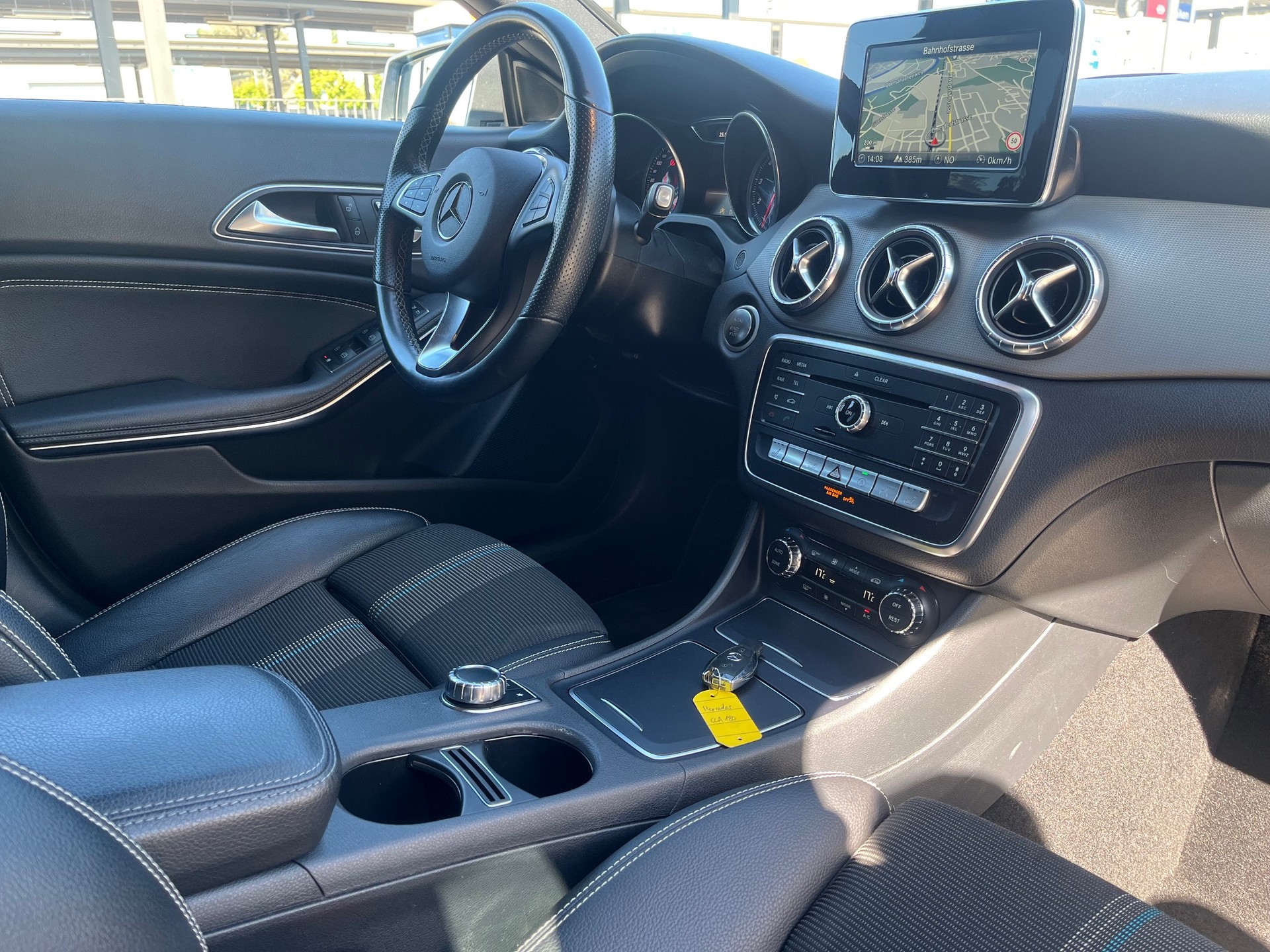 MERCEDES-BENZ CLA Shooting Brake 180 7G-DCT-image-7