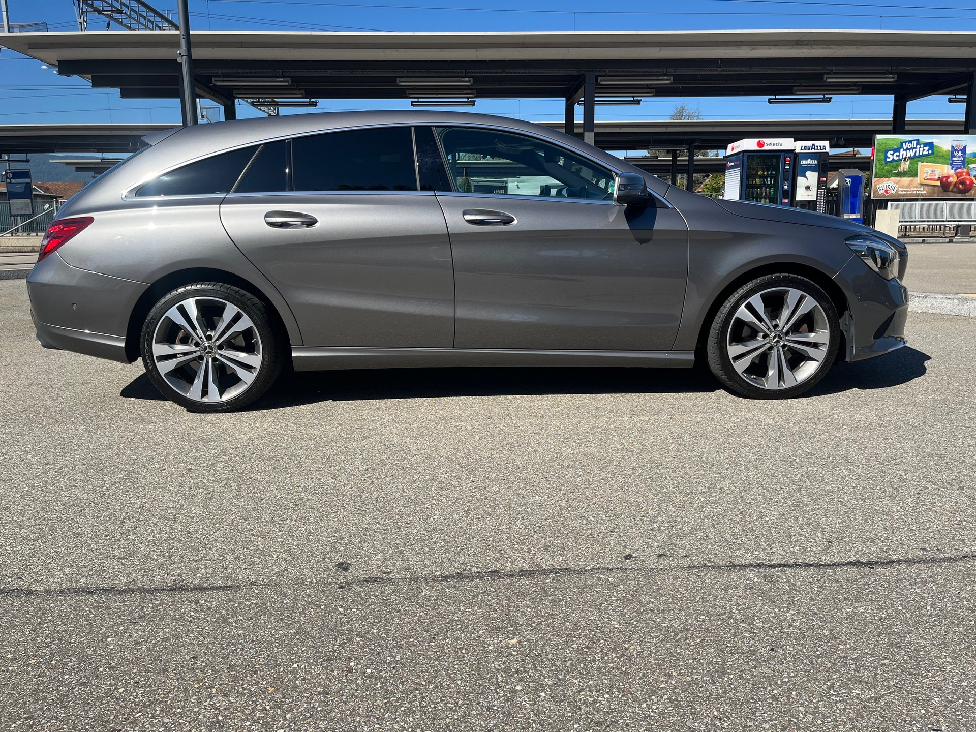 MERCEDES-BENZ CLA Shooting Brake 180 7G-DCT-image-6