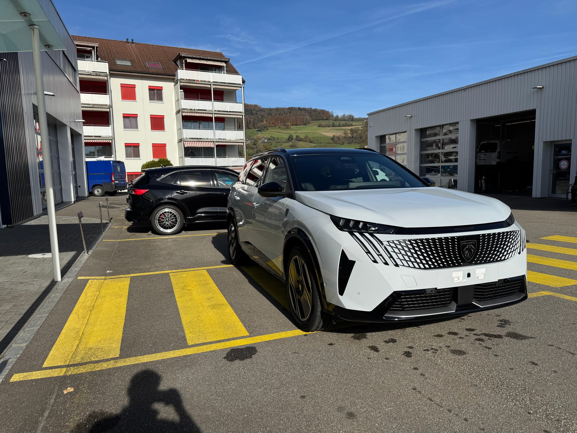 PEUGEOT 5008 e-Launch Edition AWD-image-5