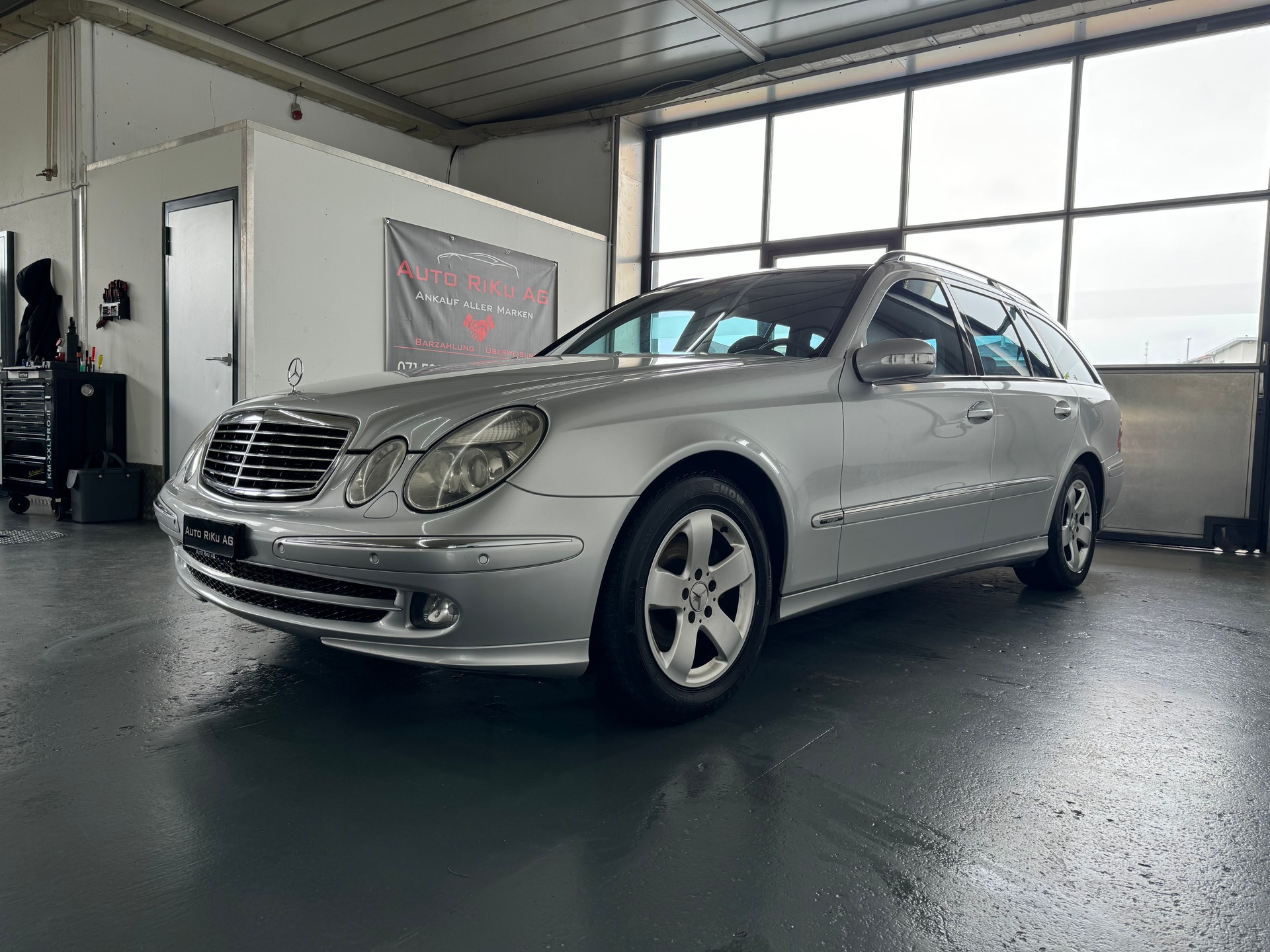 MERCEDES-BENZ E 270 CDI Avantgarde-image-4