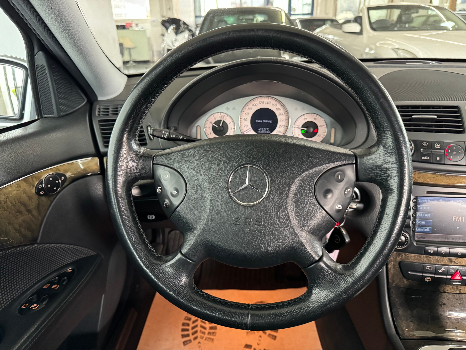 MERCEDES-BENZ E 270 CDI Avantgarde-image-15