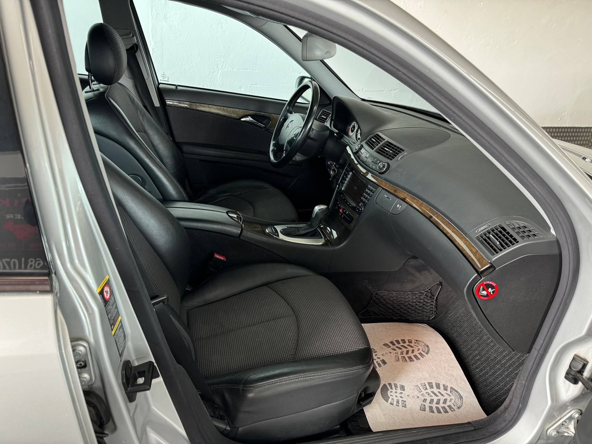 MERCEDES-BENZ E 270 CDI Avantgarde-image-16