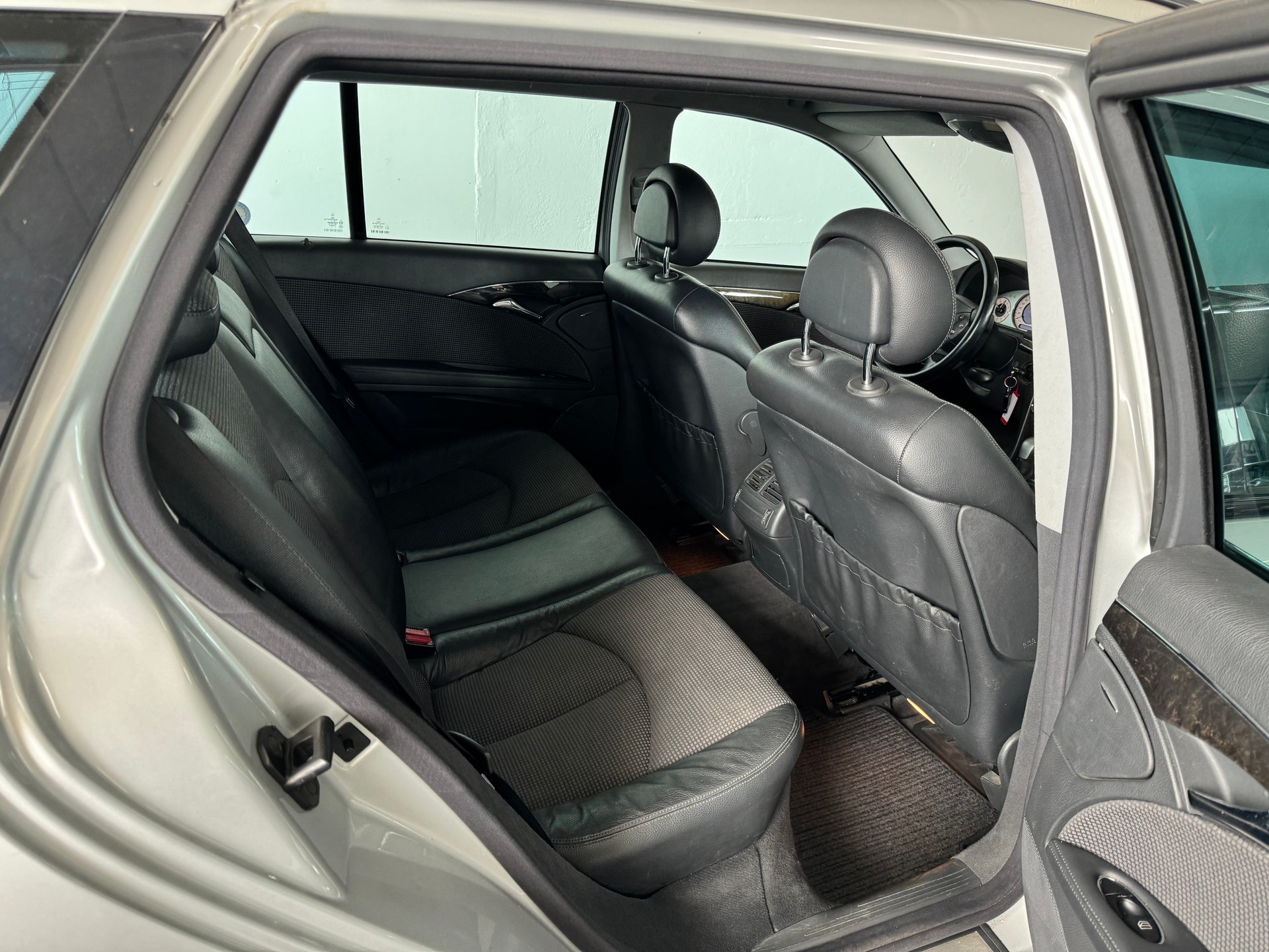 MERCEDES-BENZ E 270 CDI Avantgarde-image-18