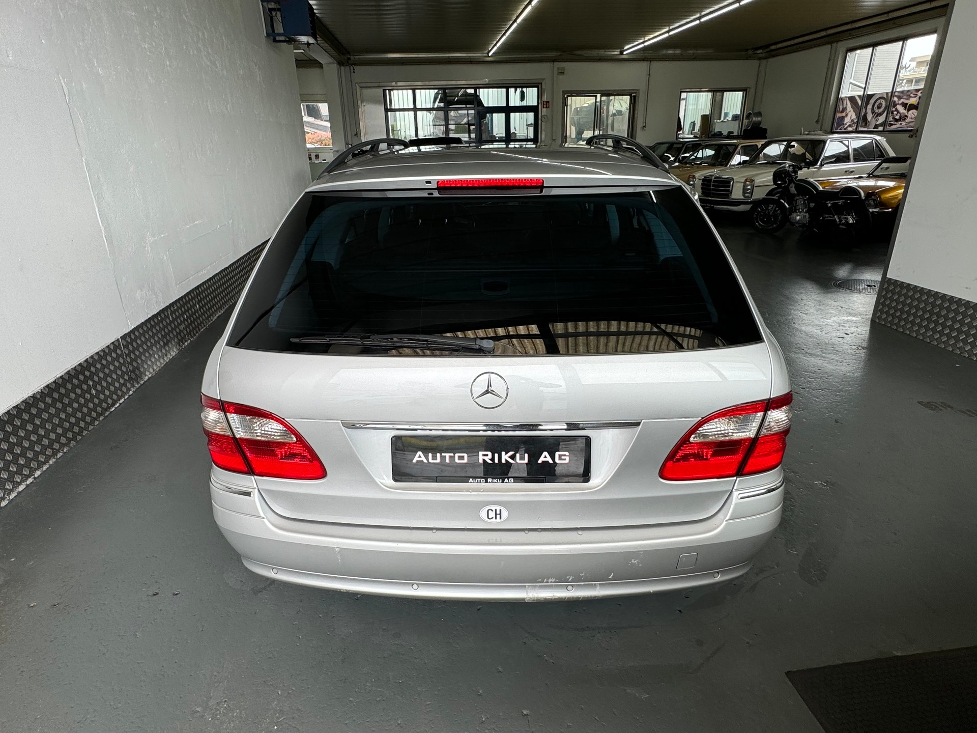 MERCEDES-BENZ E 270 CDI Avantgarde-image-9