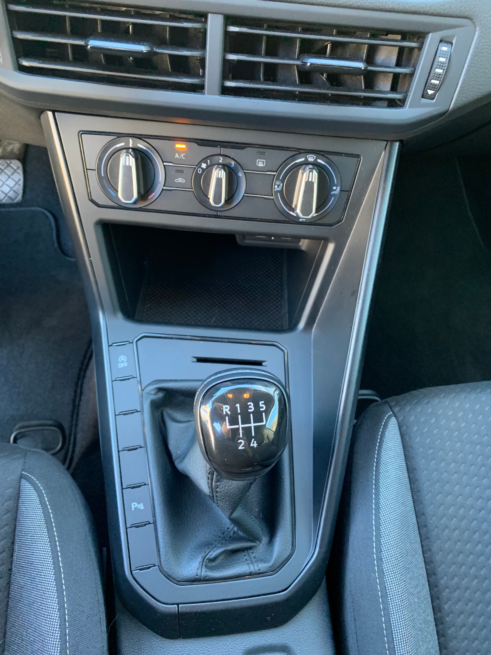 VW Polo 1.0 TSI Basis-image-12