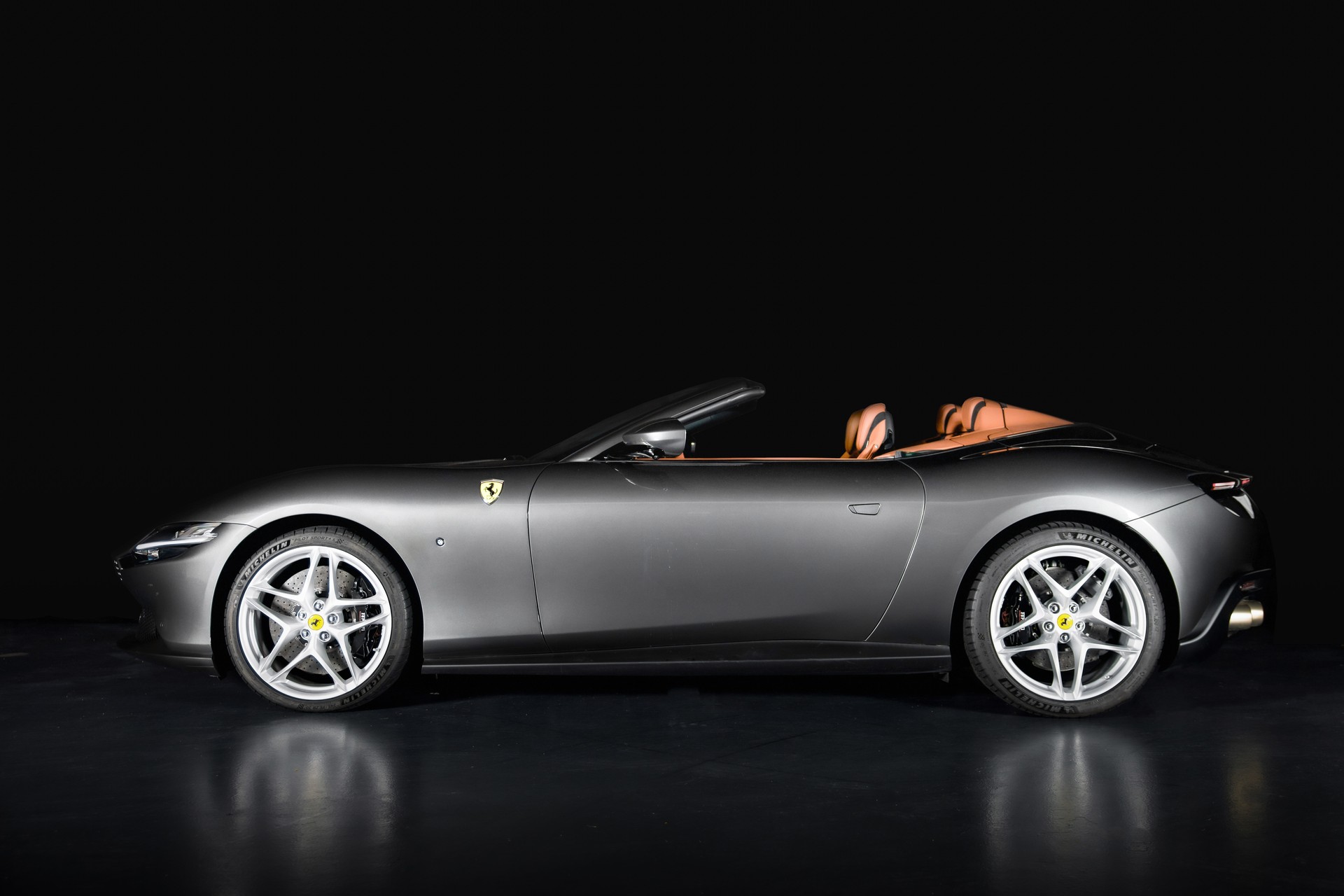FERRARI Roma Spider 3.9 V8 T-showroom-element-2