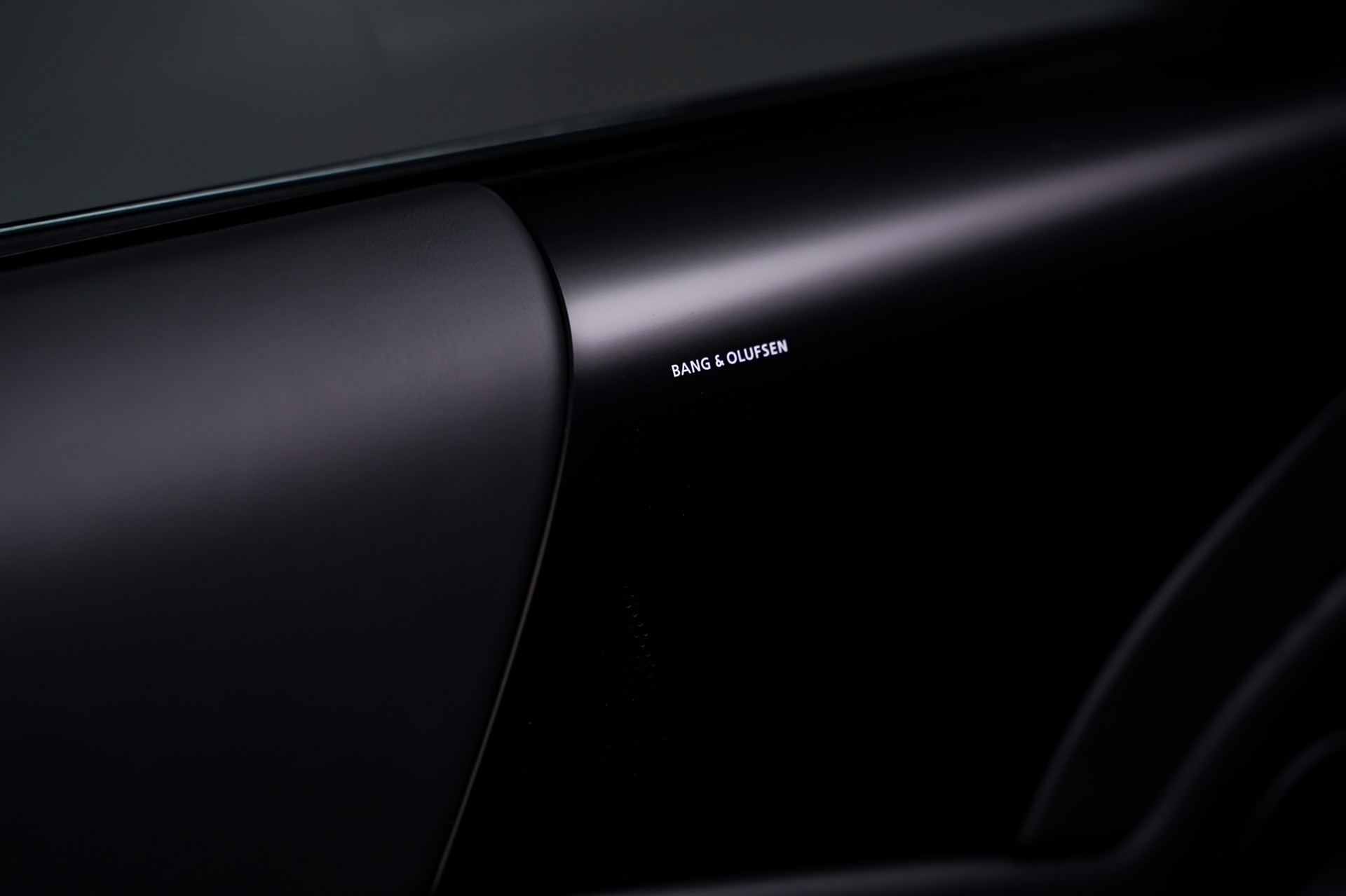 ASTON MARTIN DB9 Carbon Black Touchtronic 2-image-14