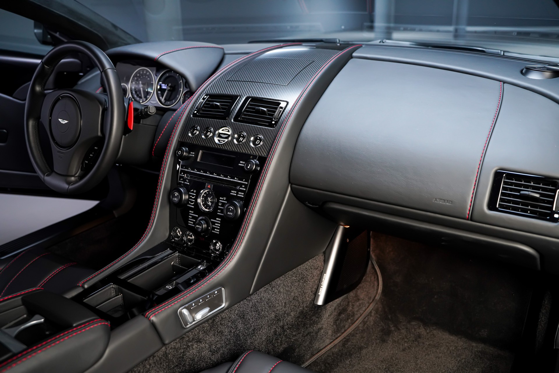 ASTON MARTIN DB9 Carbon Black Touchtronic 2-image-20