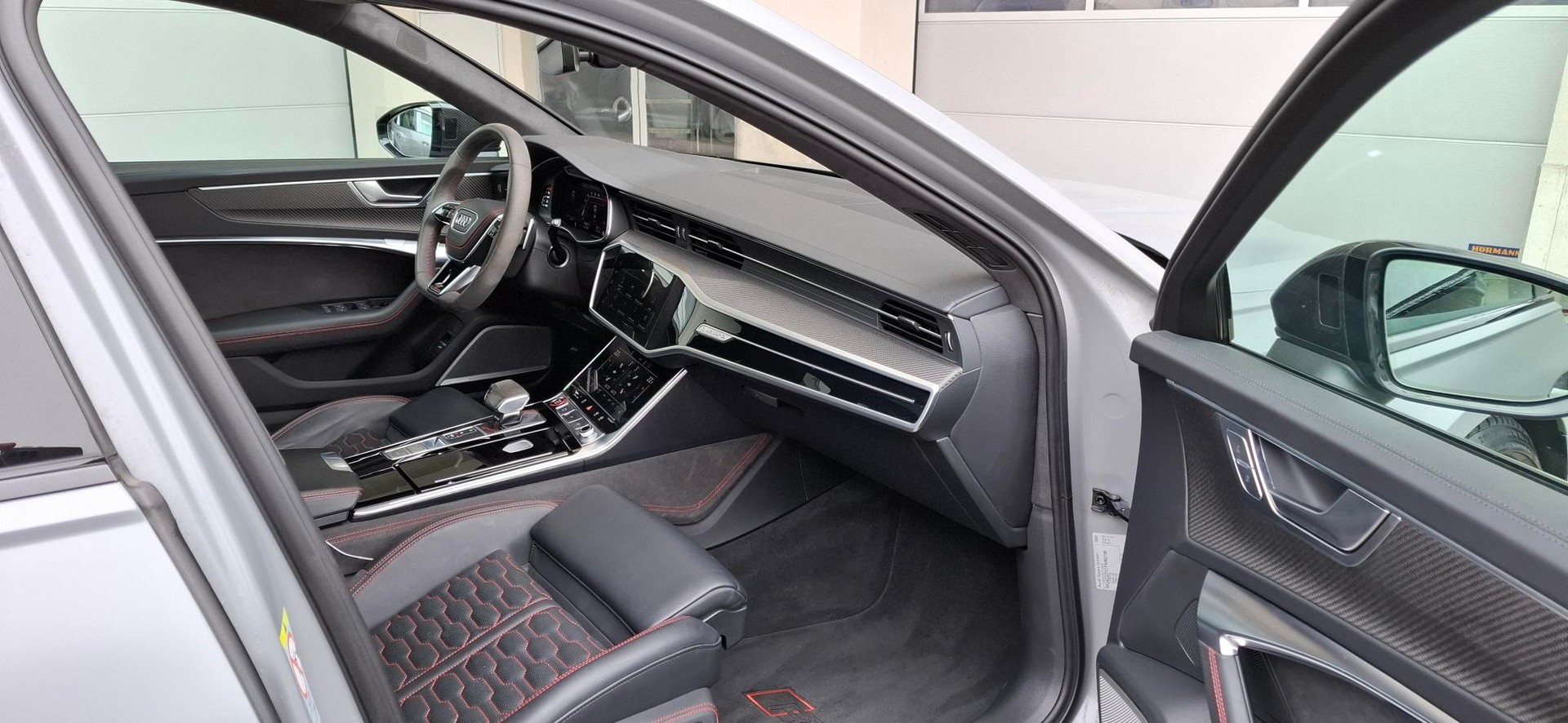 AUDI RS6 Avant 4.0 TFSI V8 quattro-image-10