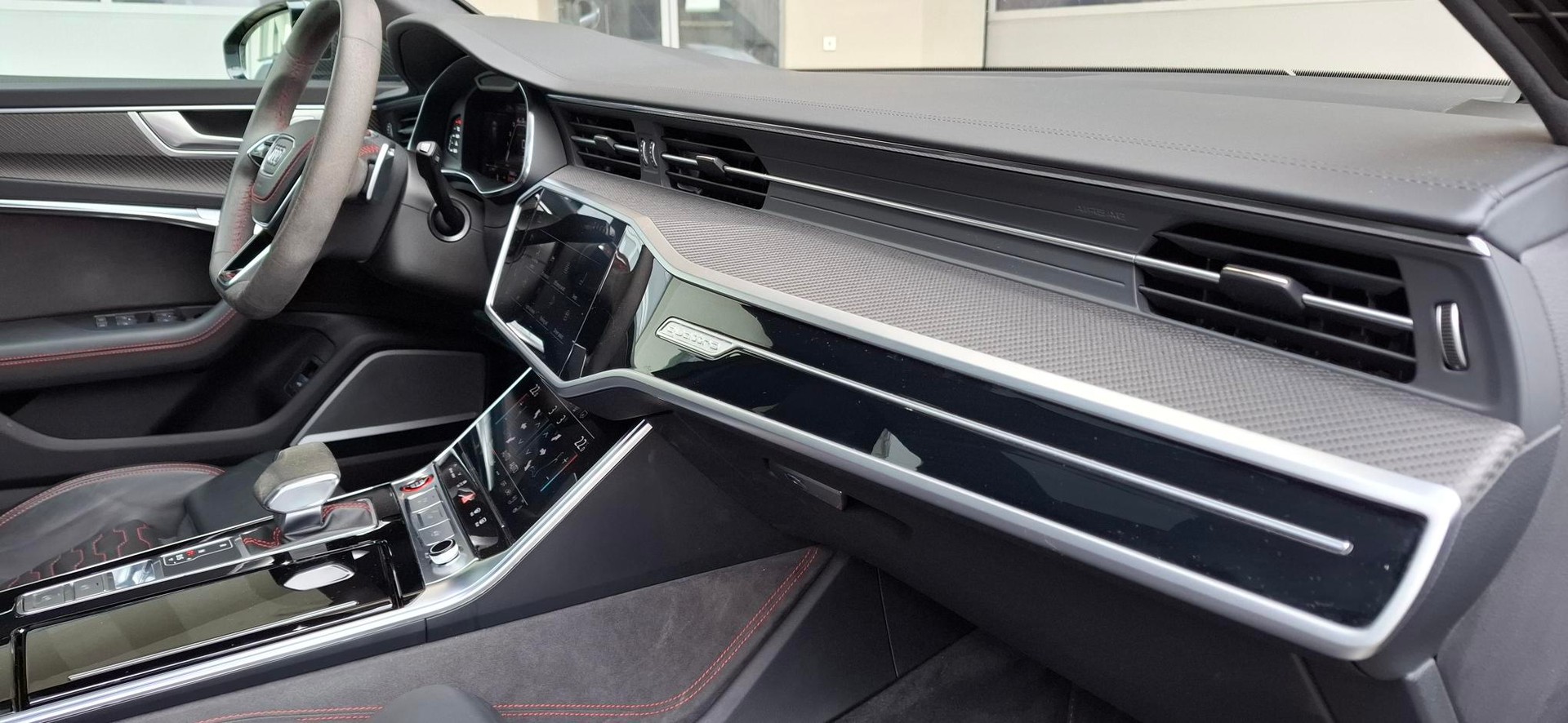 AUDI RS6 Avant 4.0 TFSI V8 quattro-image-11