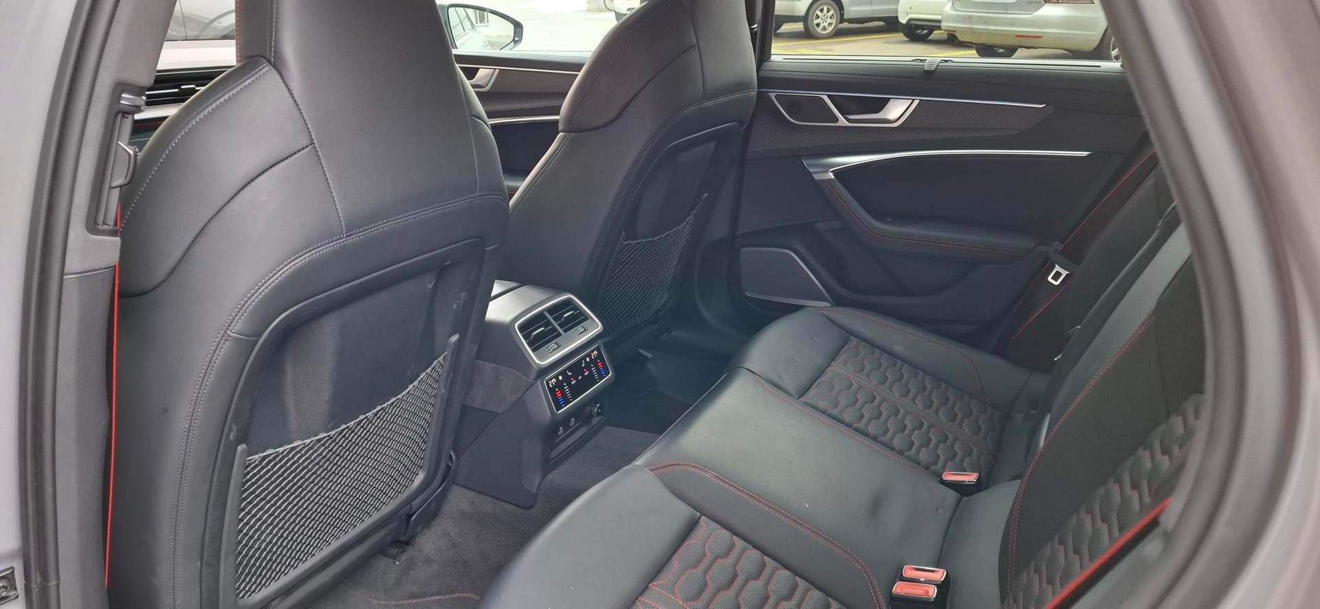 AUDI RS6 Avant 4.0 TFSI V8 quattro-image-14