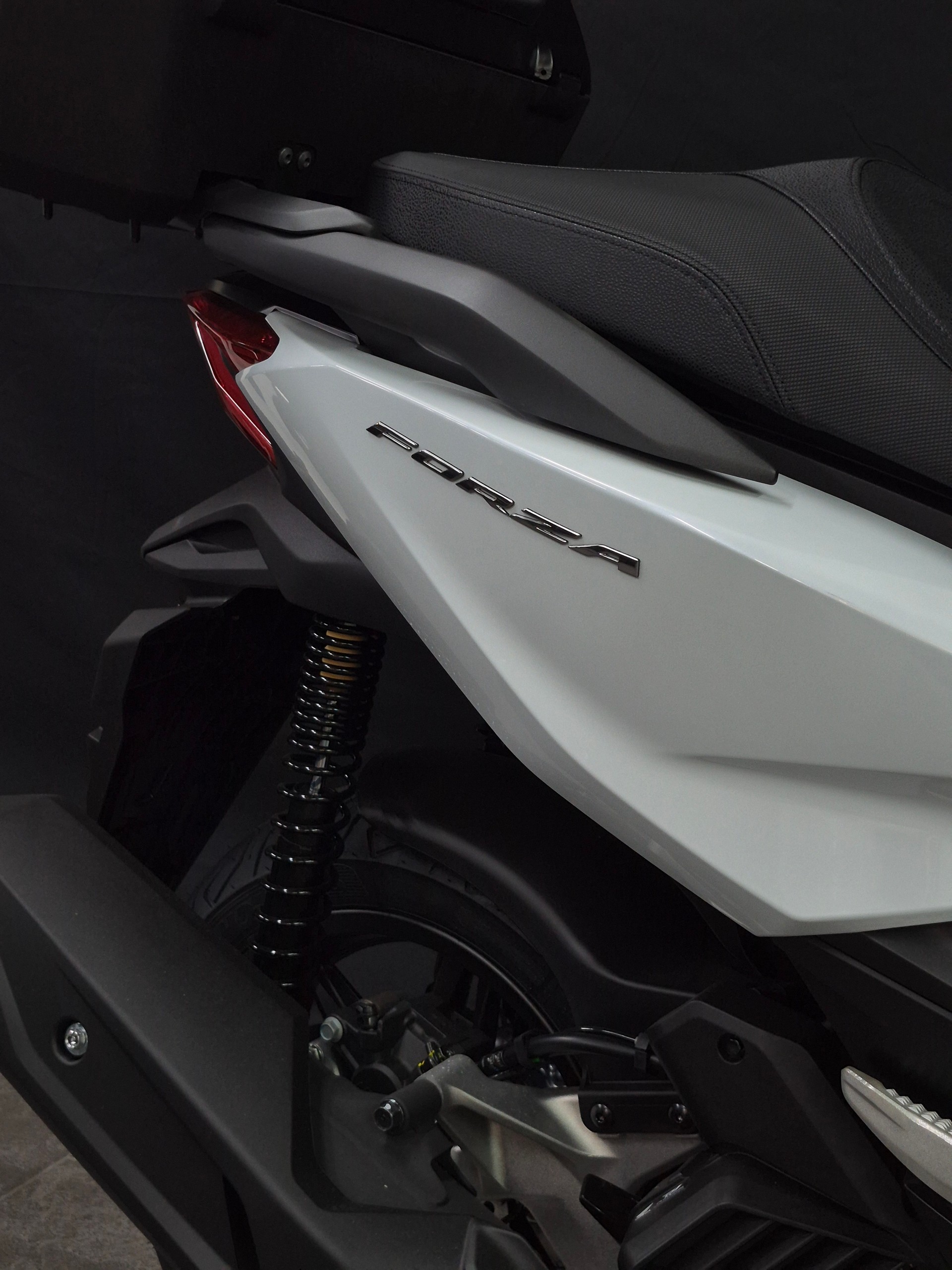HONDA Nss 125 Forza Smart TopBox-image-8
