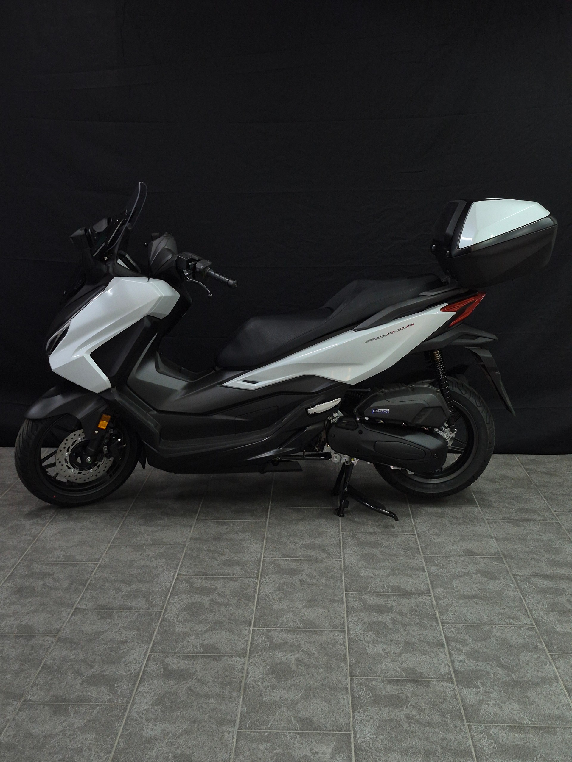 HONDA Nss 125 Forza Smart TopBox-image-9