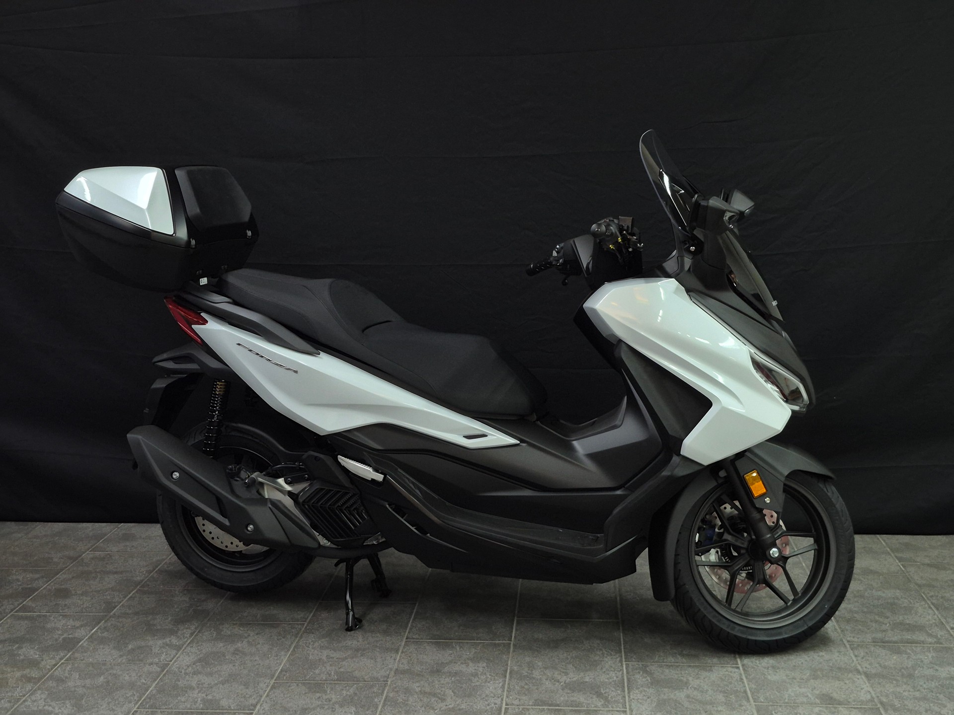 HONDA Nss 125 Forza Smart TopBox-image-1