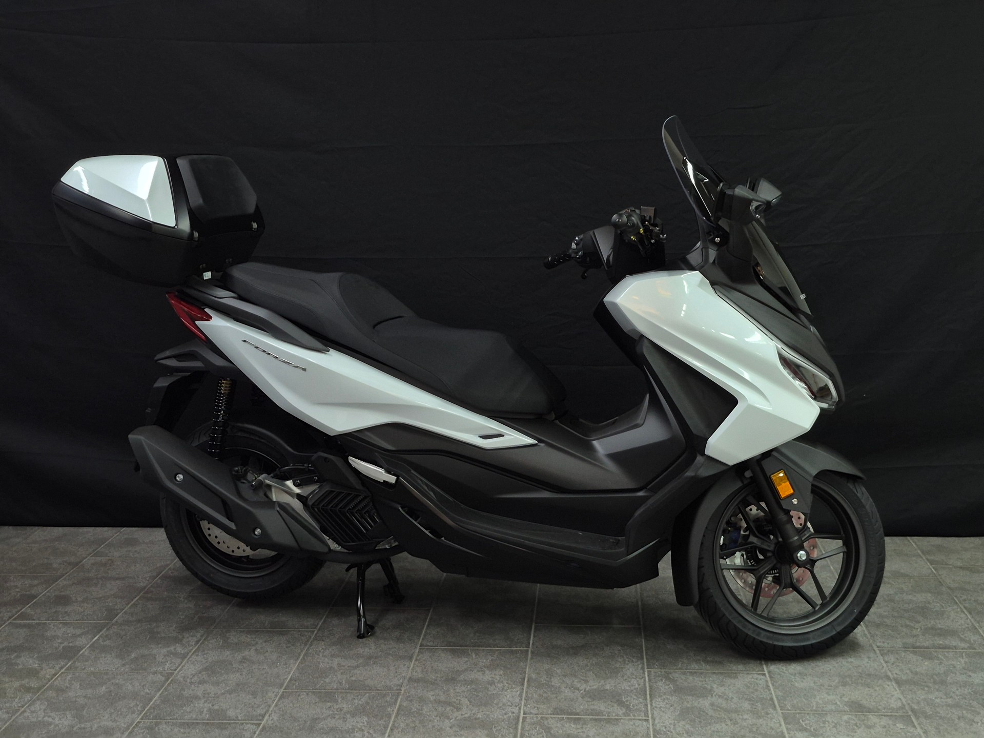 HONDA Nss 125 Forza Smart TopBox-image-6