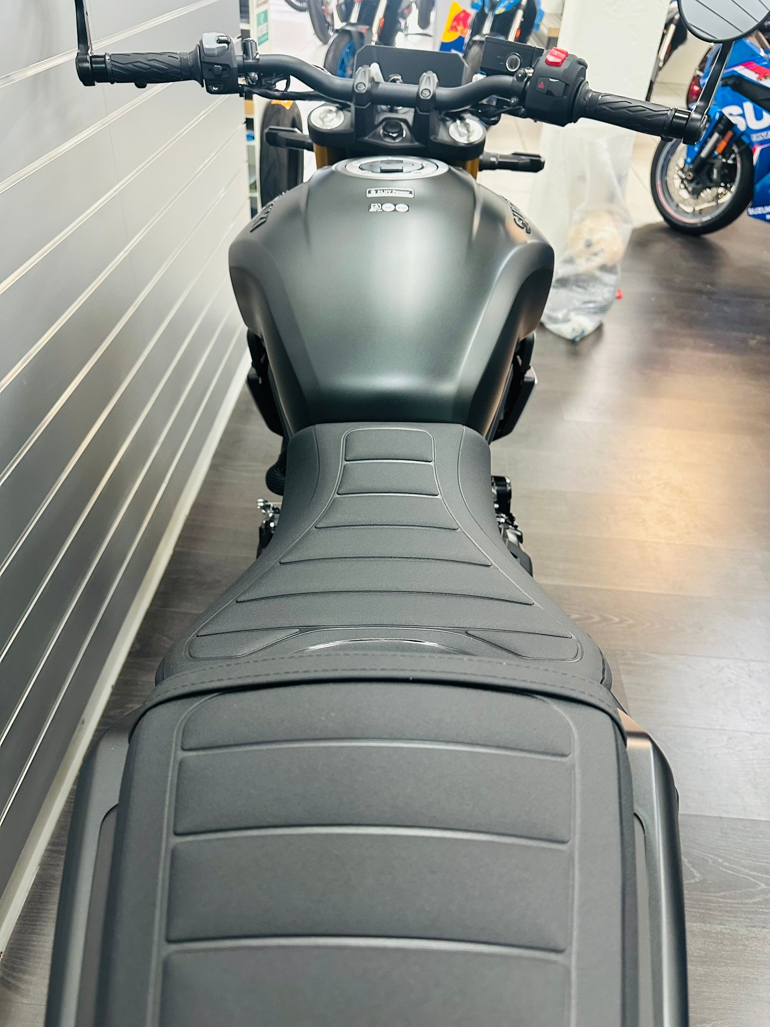 SUZUKI GSX-8T-image-6