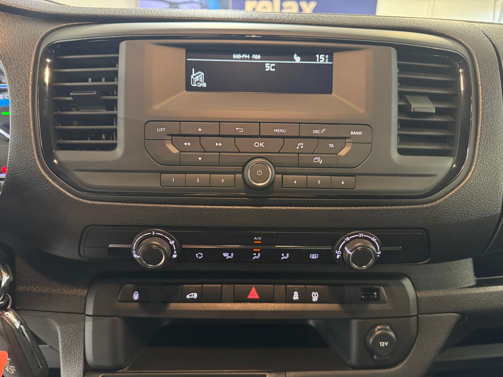 PEUGEOT e-Expert Kaw. Standard 50 kWh-image-16