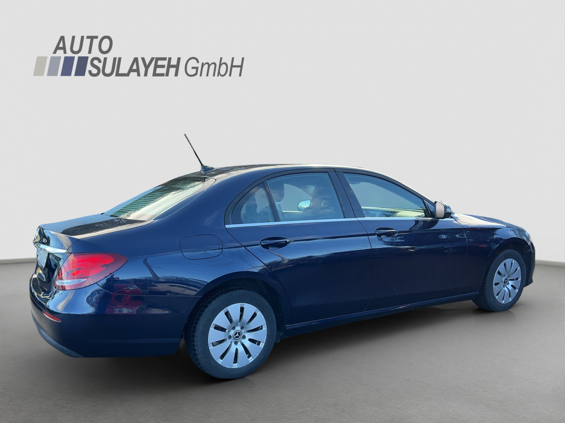 MERCEDES-BENZ E200 D 9G TRONIC-showroom-element-1