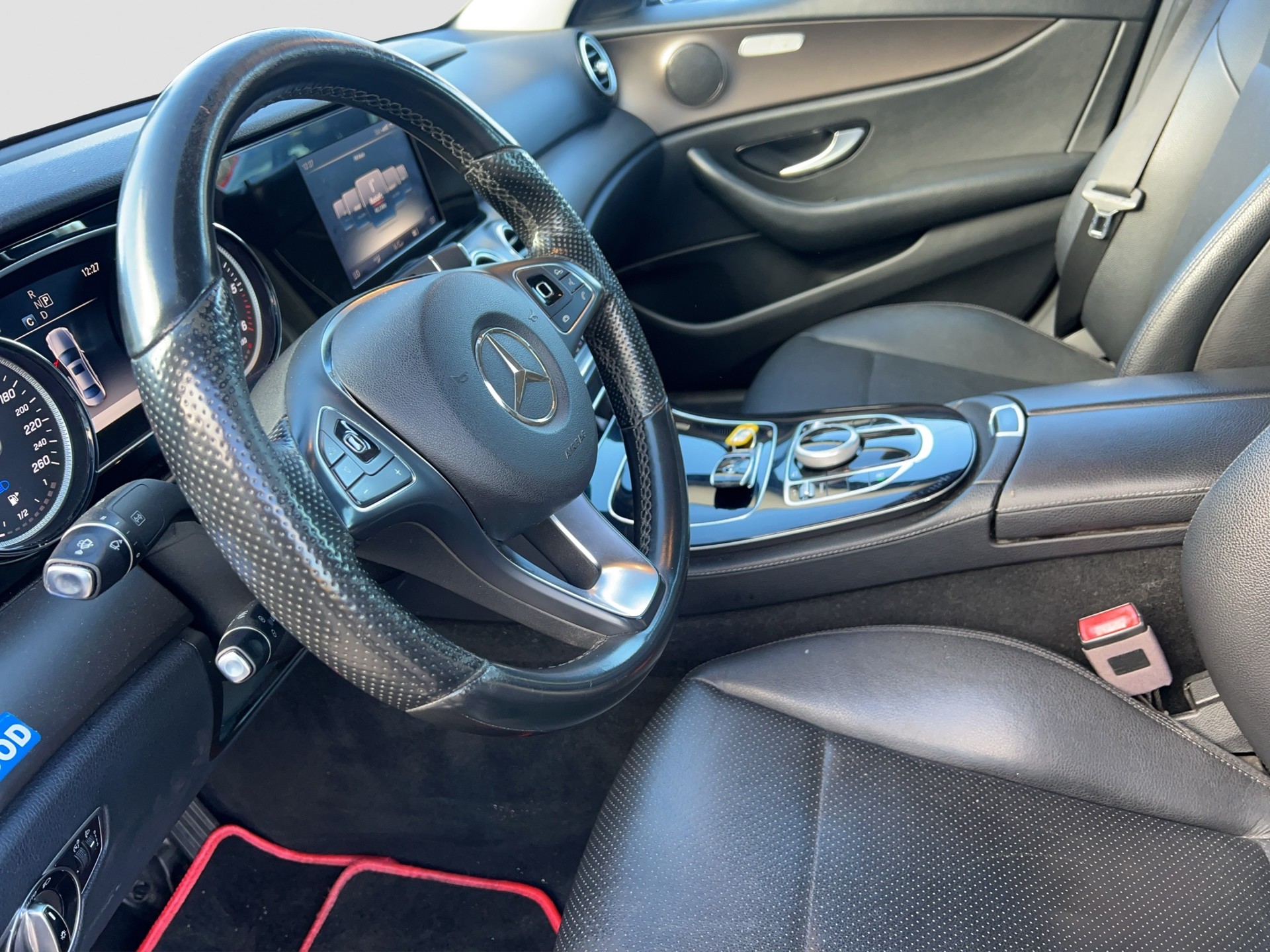 MERCEDES-BENZ E200 D 9G TRONIC-showroom-element-2