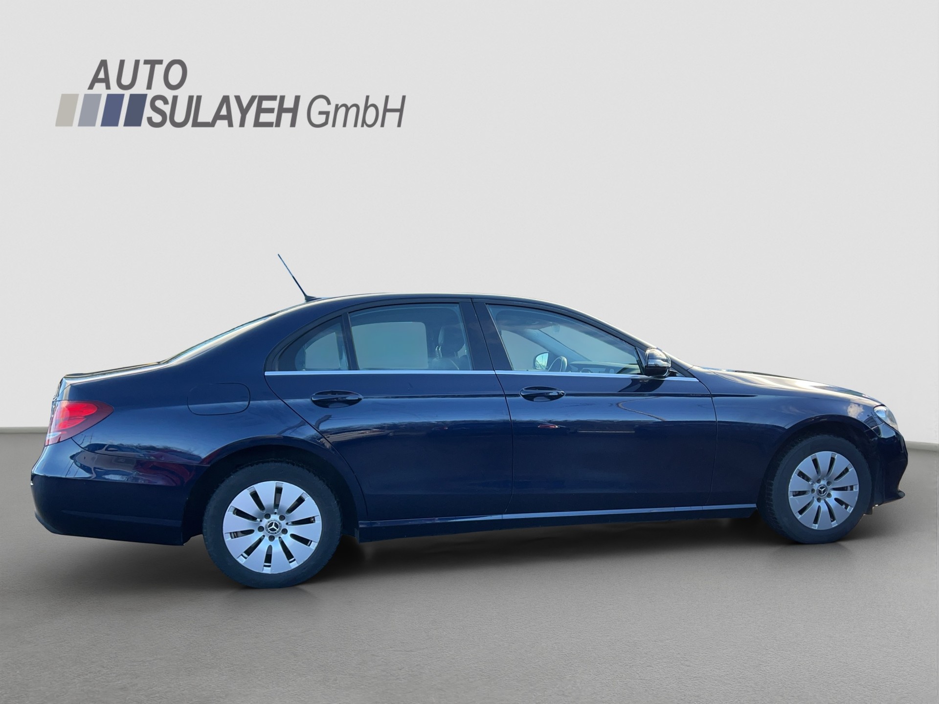 MERCEDES-BENZ E200 D 9G TRONIC-image-11