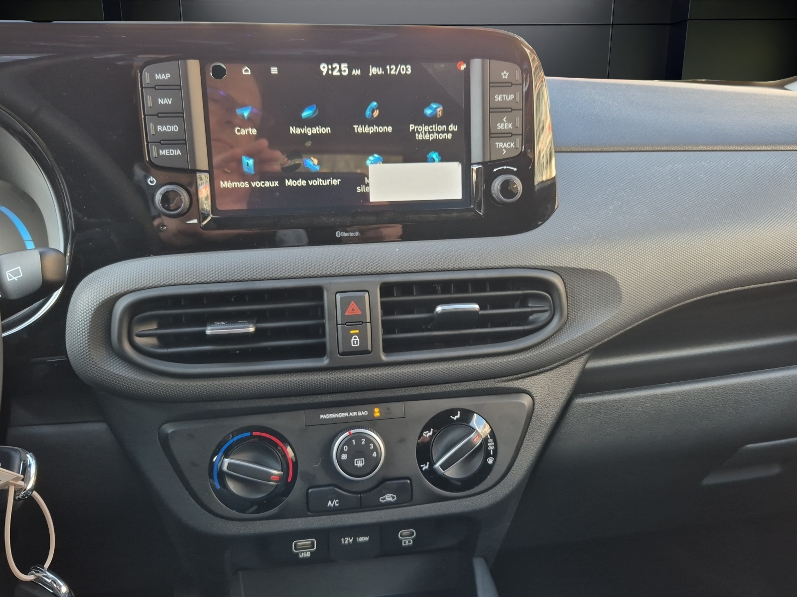HYUNDAI i10 1.2 Amplia Aut.-image-8