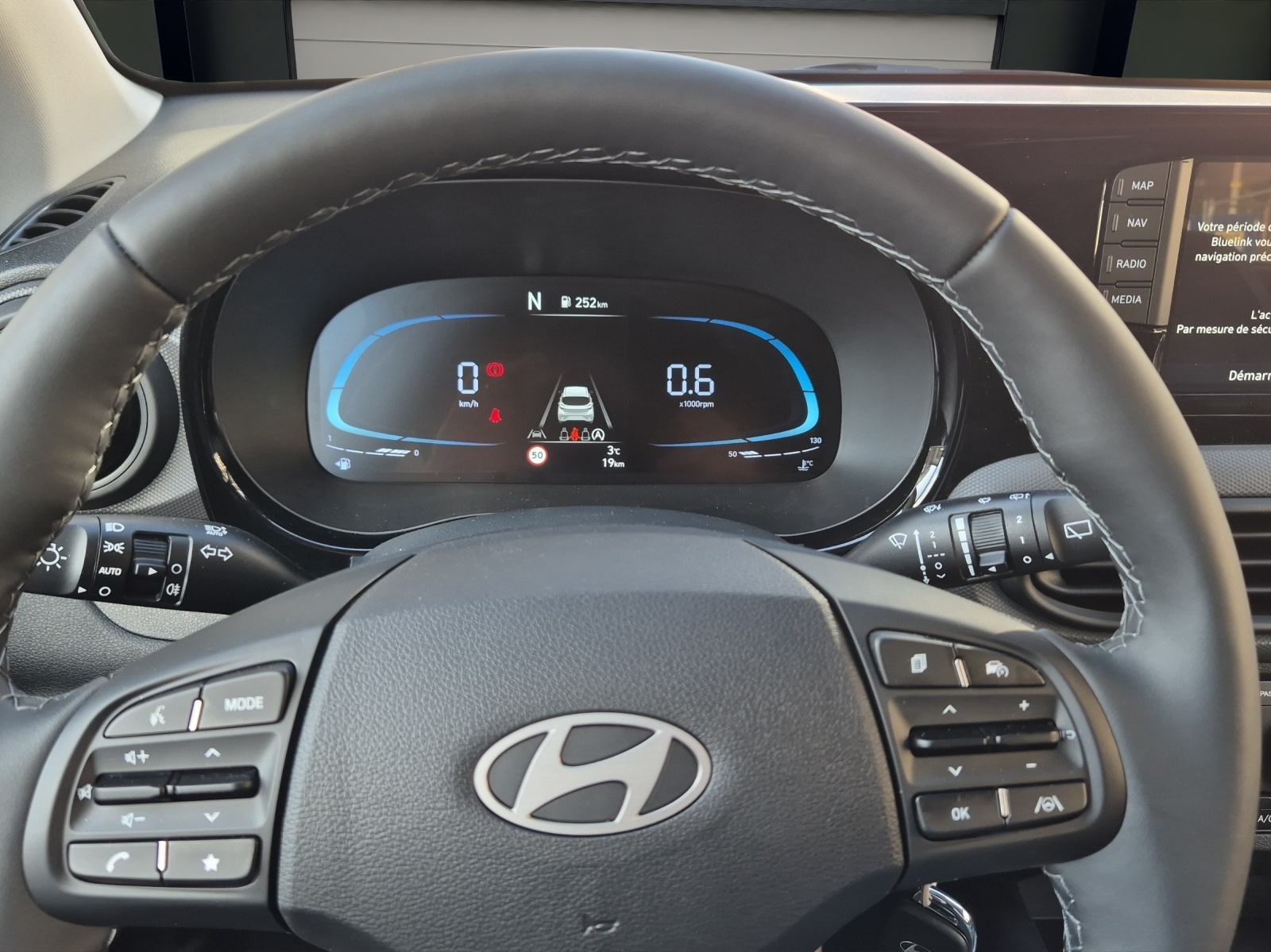 HYUNDAI i10 1.2 Amplia Aut.-image-6
