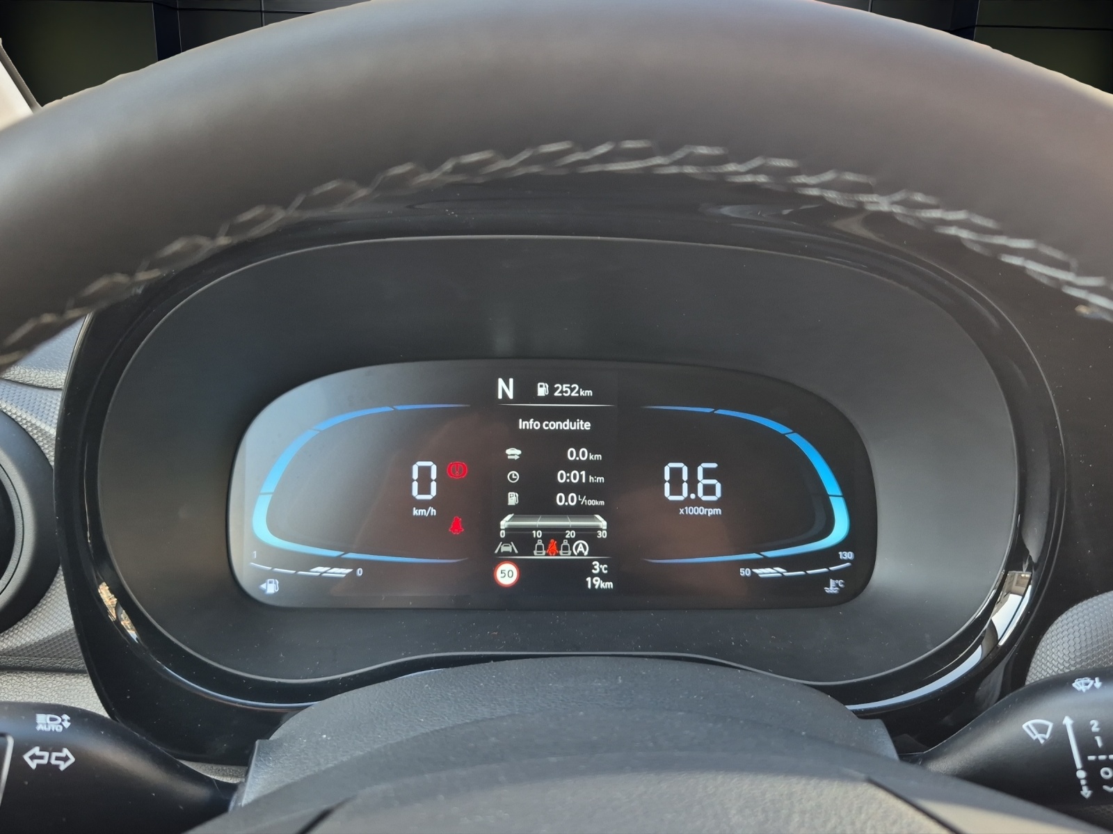 HYUNDAI i10 1.2 Amplia Aut.-image-7