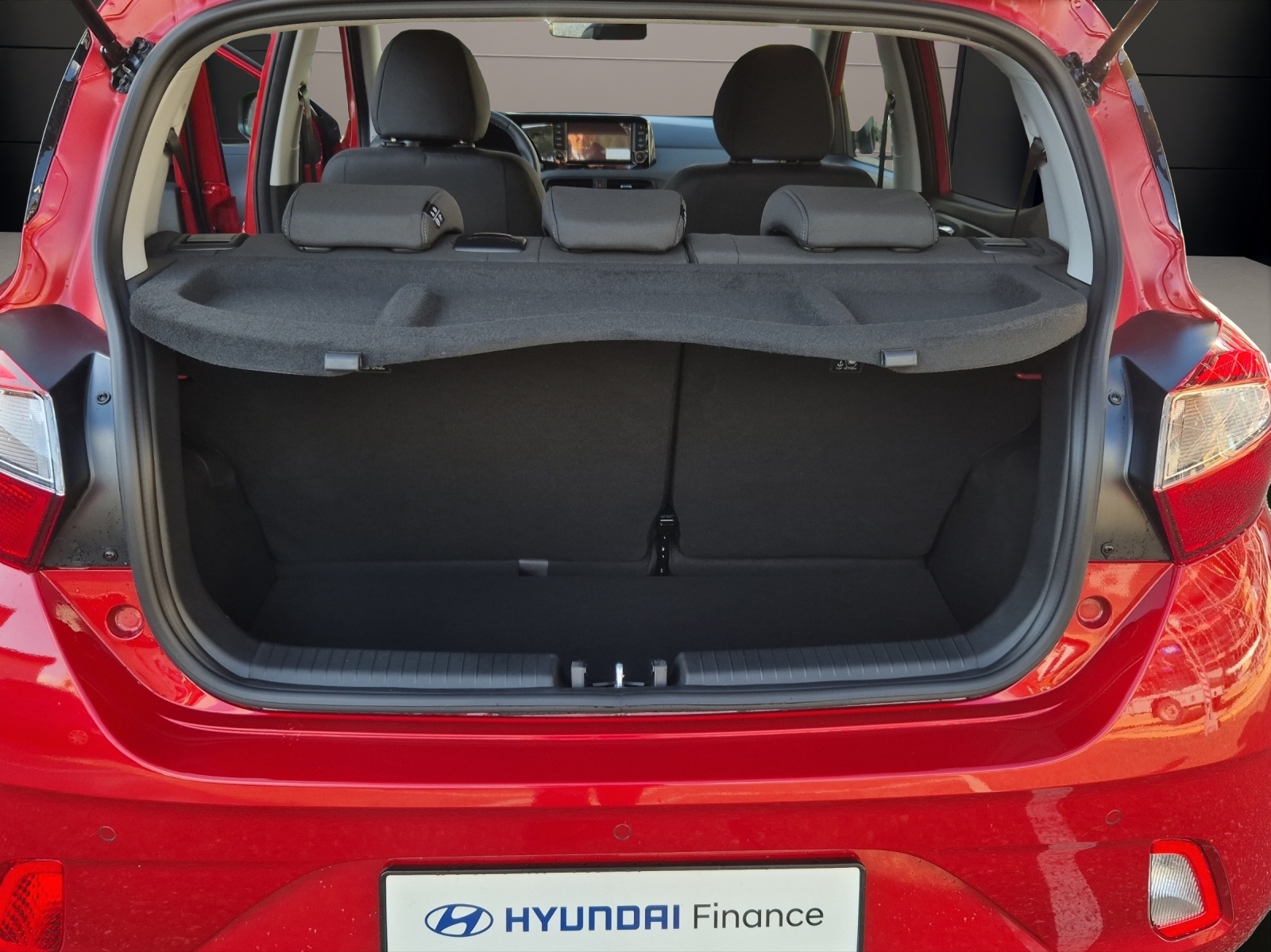 HYUNDAI i10 1.2 Amplia Aut.-image-12