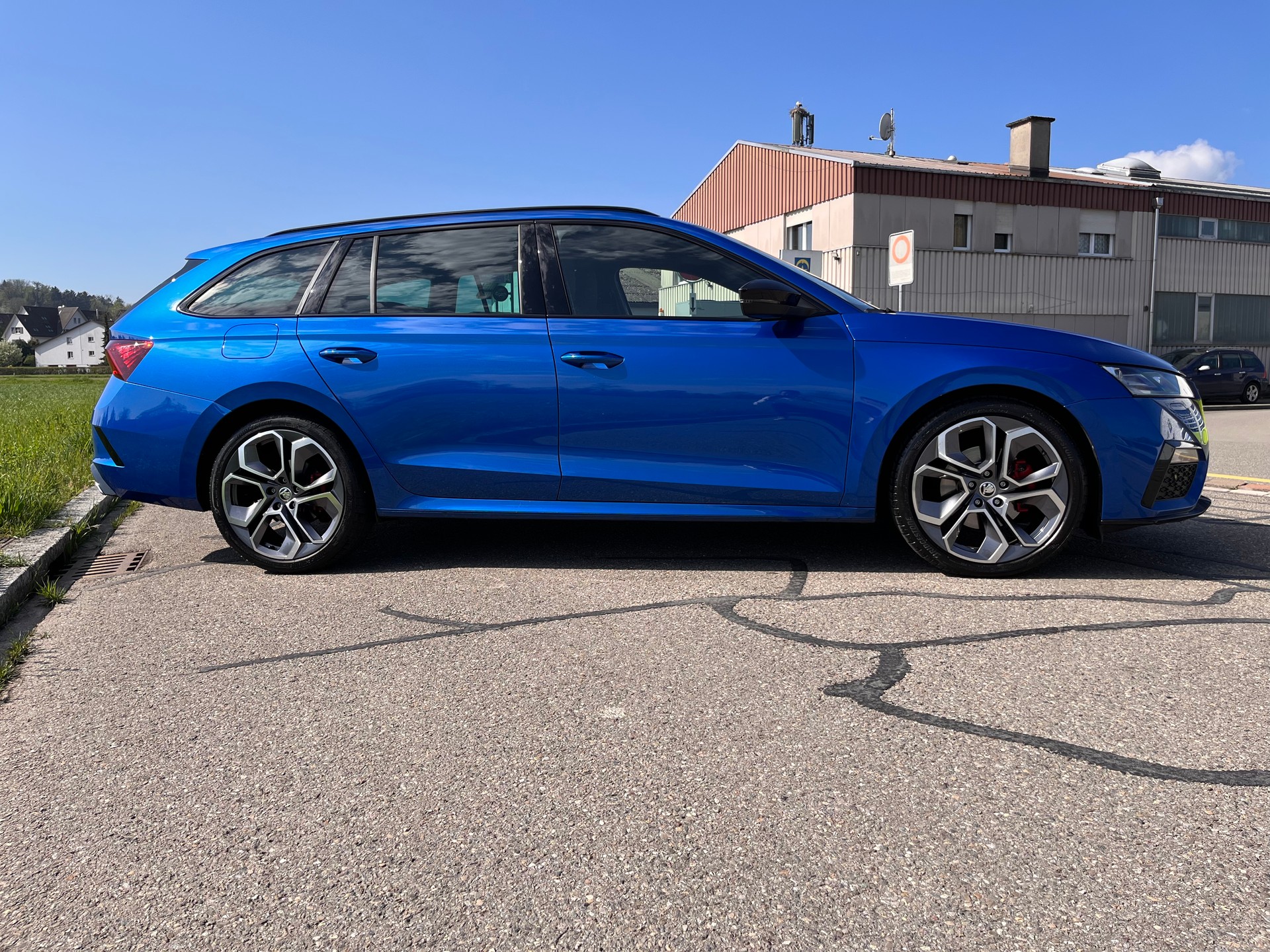 SKODA Octavia Combi 2.0 TDI RS 4x4 DSG * mySKODA PACK RS - SUPERSPORT LENKRAD BEHEIZT *-image-7