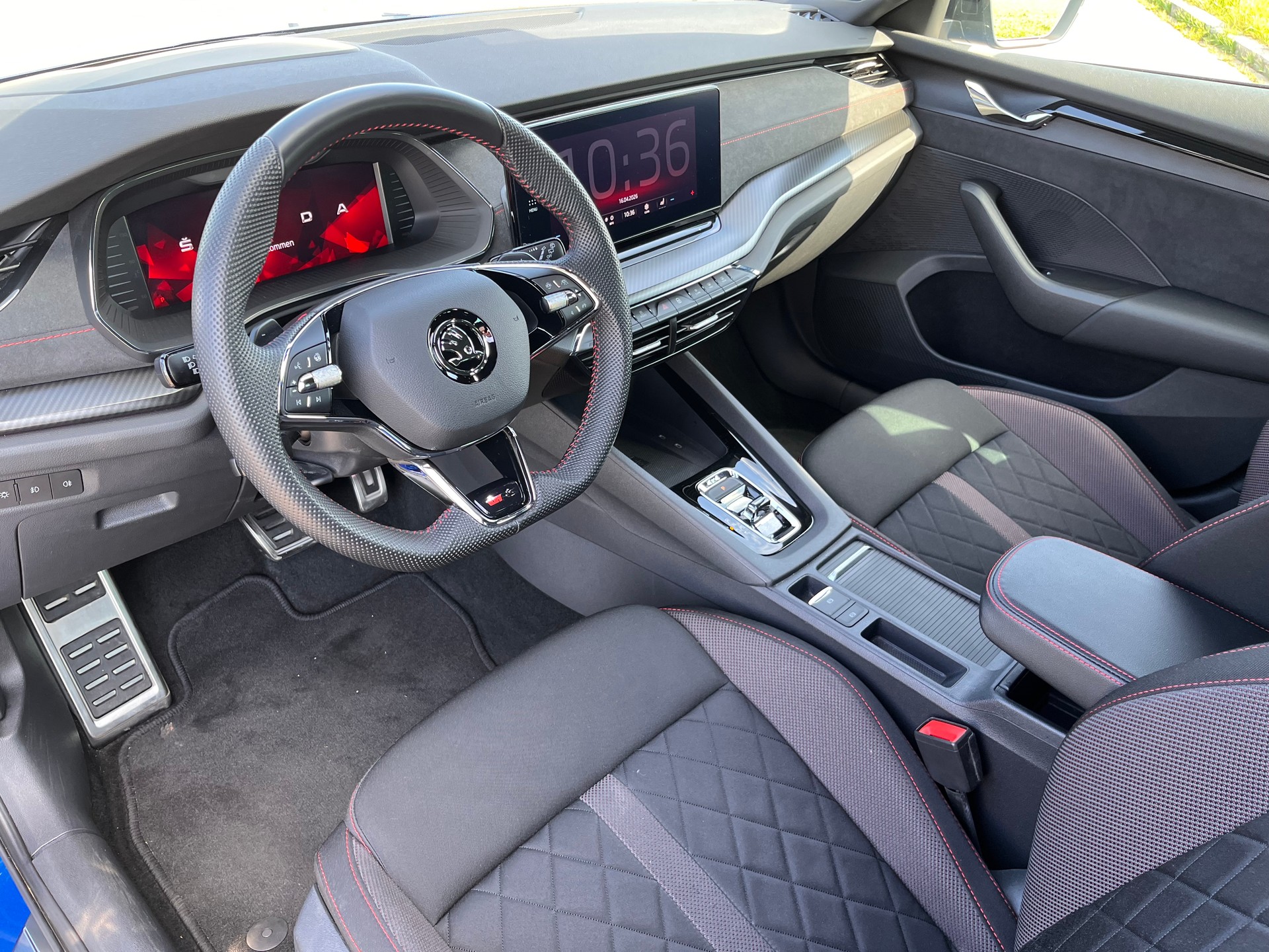 SKODA Octavia Combi 2.0 TDI RS 4x4 DSG * mySKODA PACK RS - SUPERSPORT LENKRAD BEHEIZT *-image-16