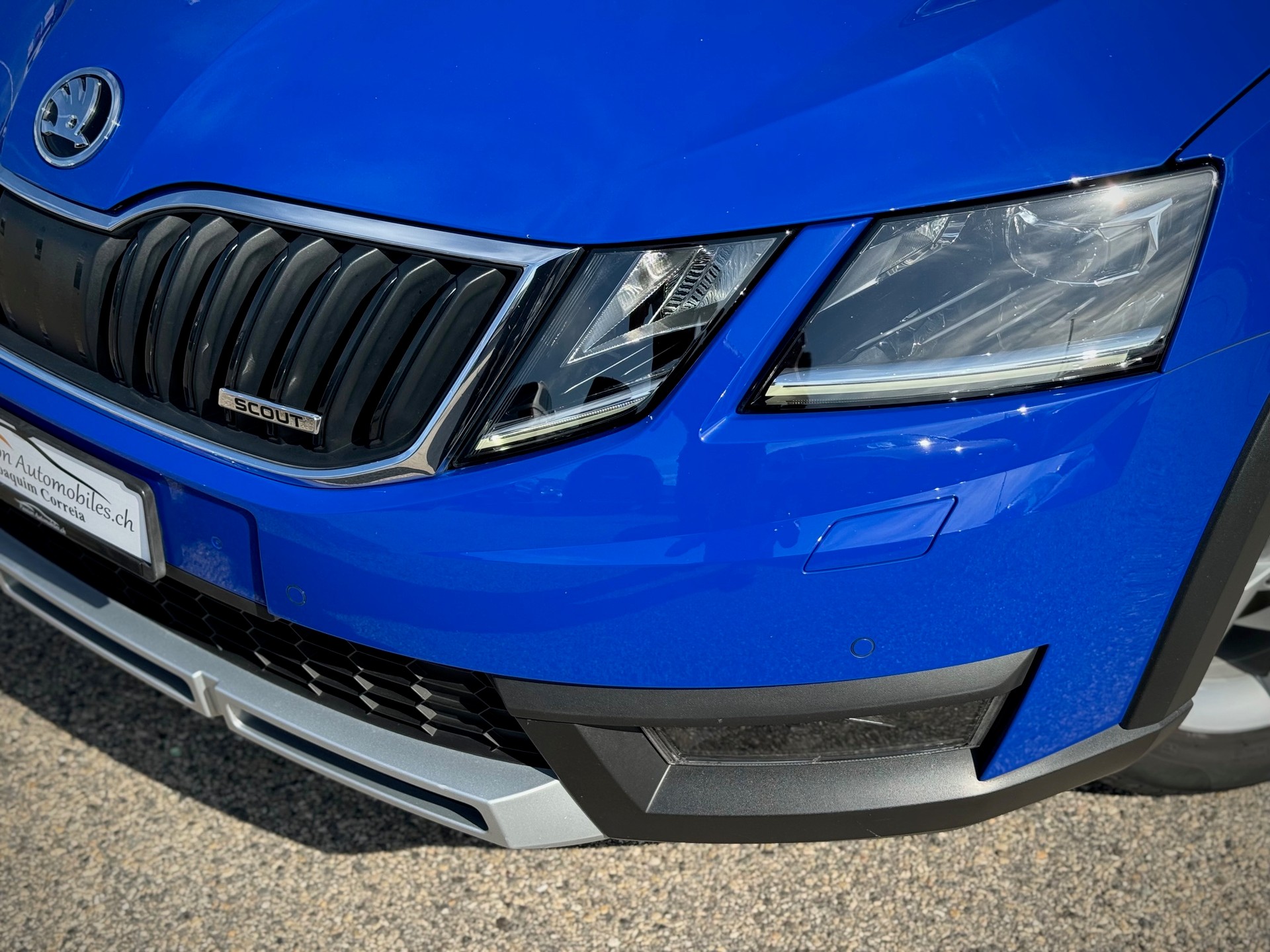 SKODA Octavia Combi 2.0 TDI Scout 4x4 DSG - Véhicule Suisse (CH)-image-4