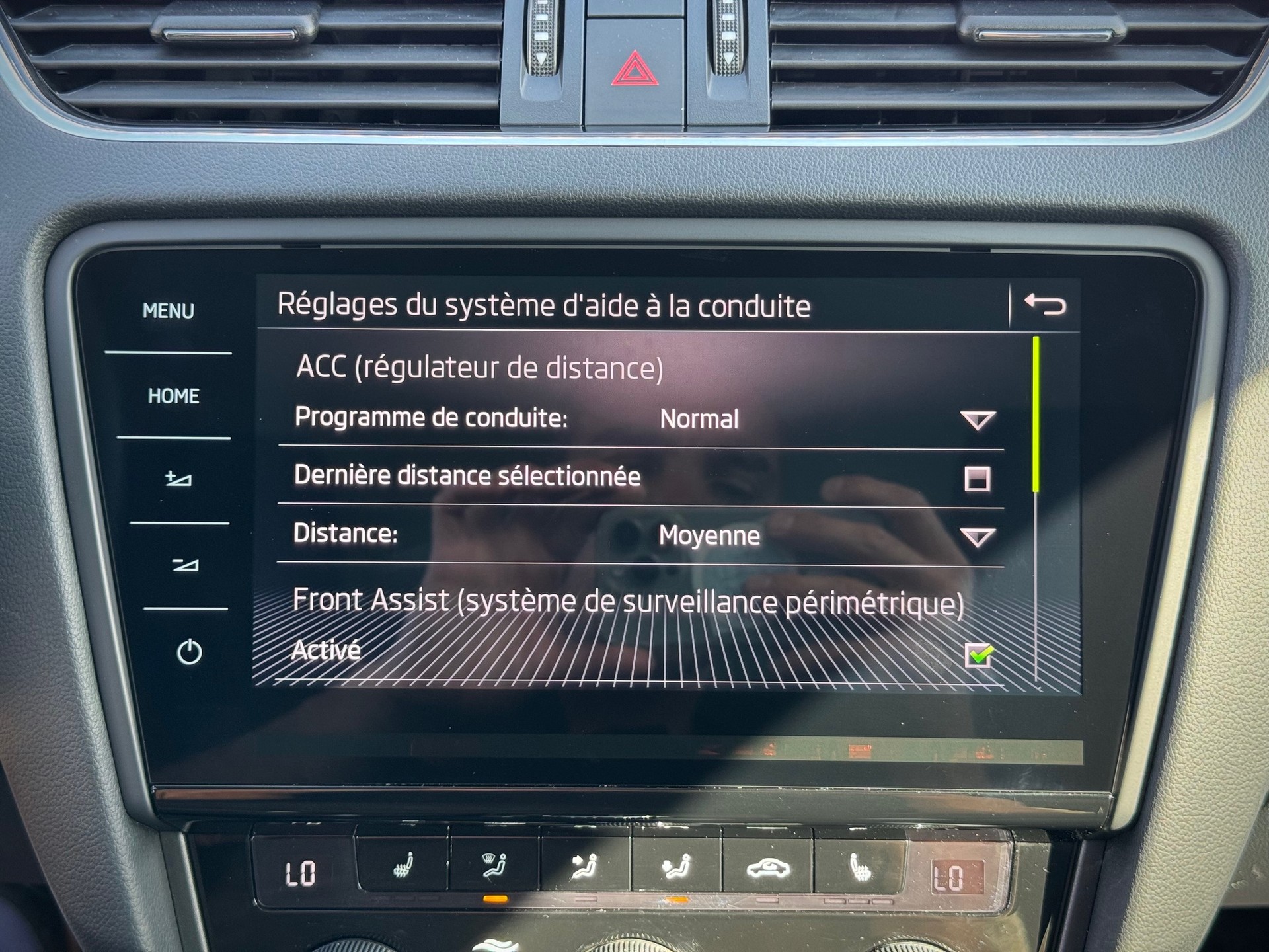 SKODA Octavia Combi 2.0 TDI Scout 4x4 DSG - Véhicule Suisse (CH)-image-12