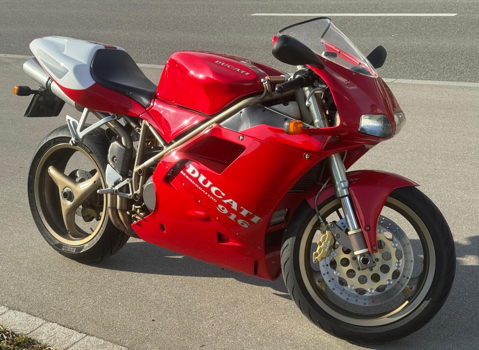DUCATI 916