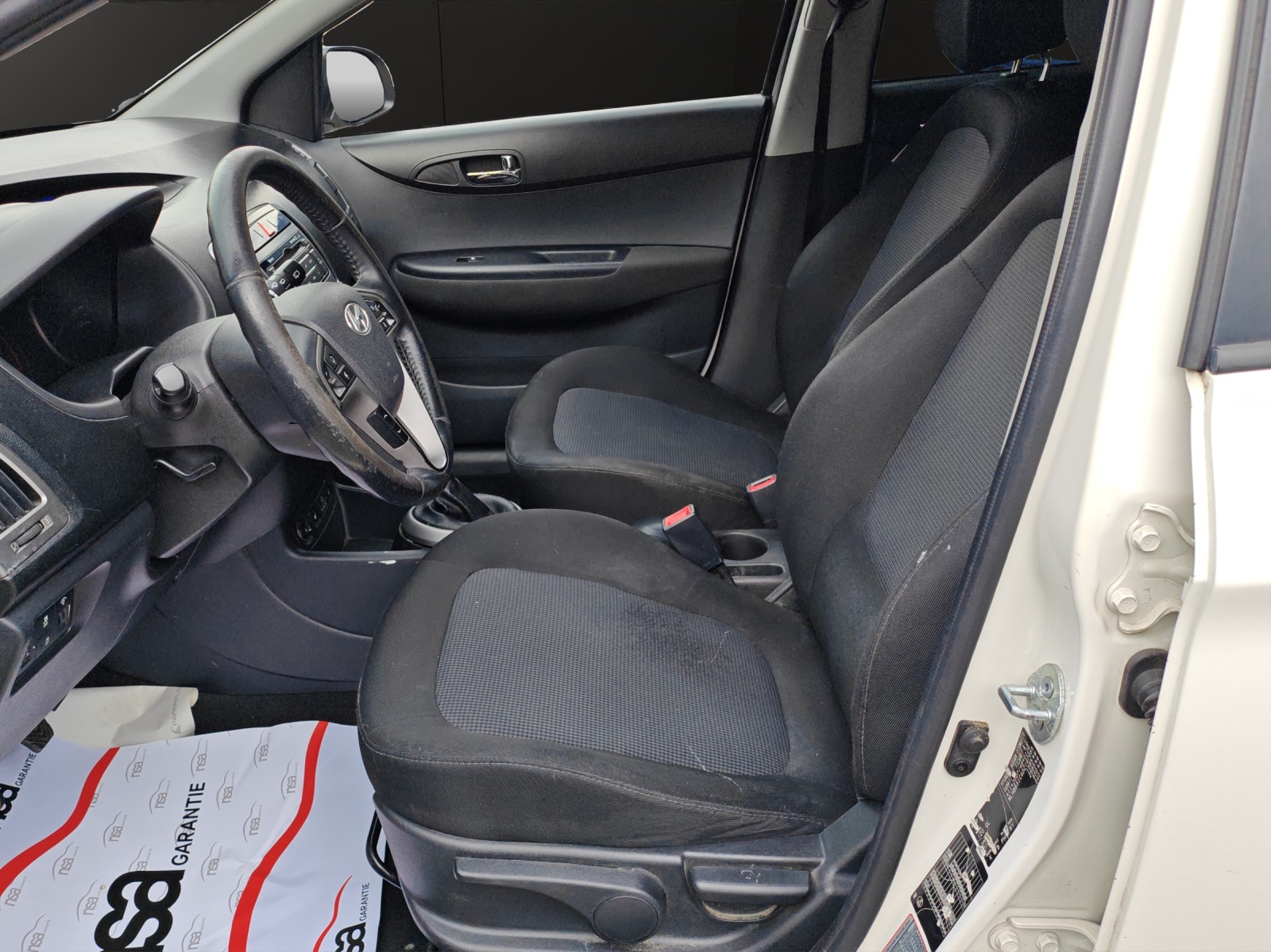 HYUNDAI i20 1.4 Style [Expertise du jour + Garantie 12 mois + Service & Immat. Offerts]-image-9
