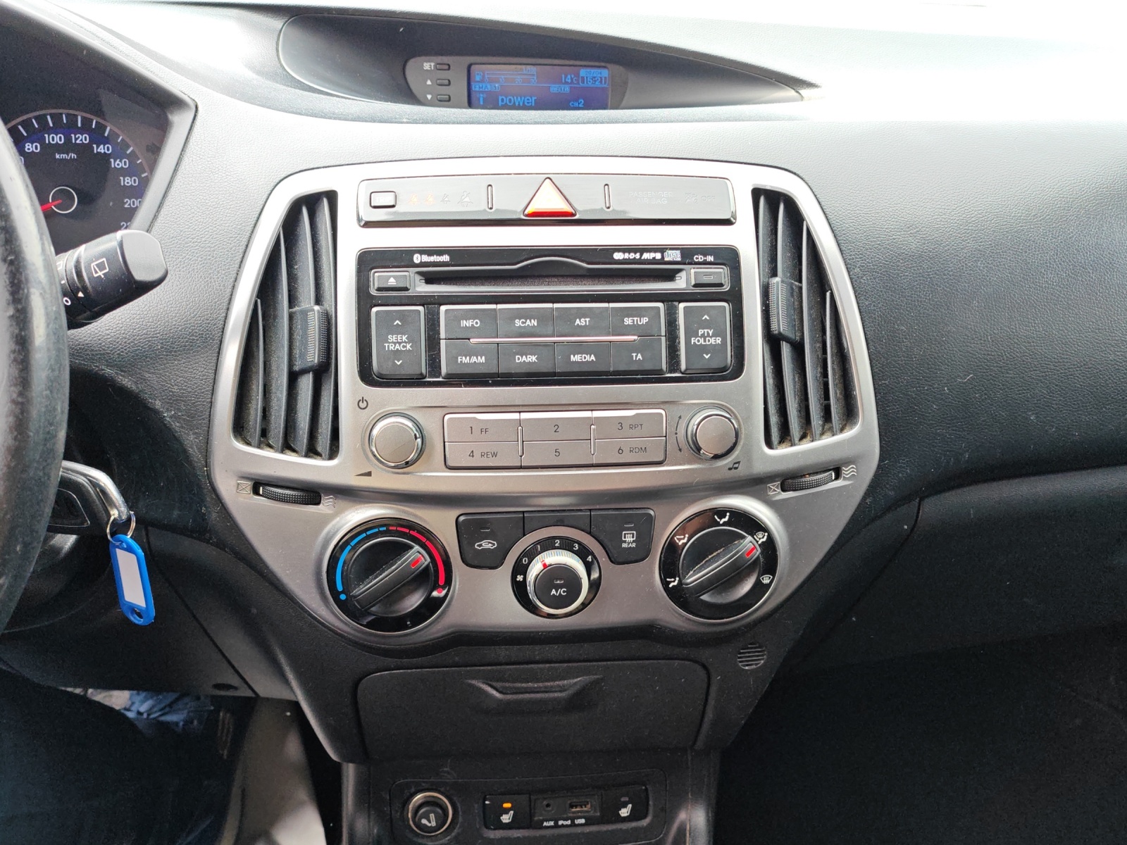 HYUNDAI i20 1.4 Style [Expertise du jour + Garantie 12 mois + Service & Immat. Offerts]-image-15