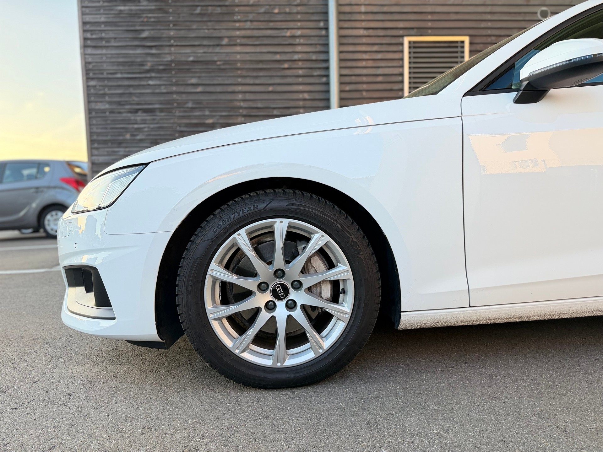 AUDI A4 Avant 40 TDI Attraction quattro S-tronic-image-6