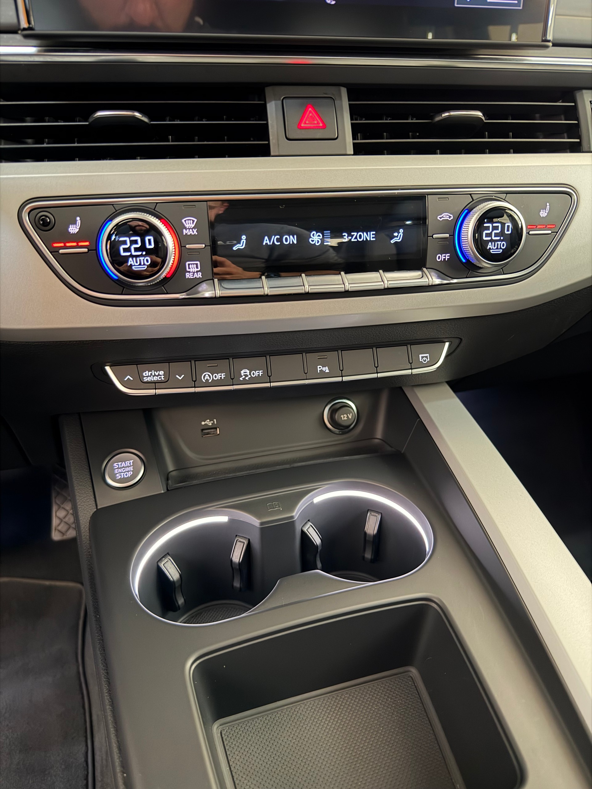 AUDI A4 Avant 40 TDI Attraction quattro S-tronic-image-13