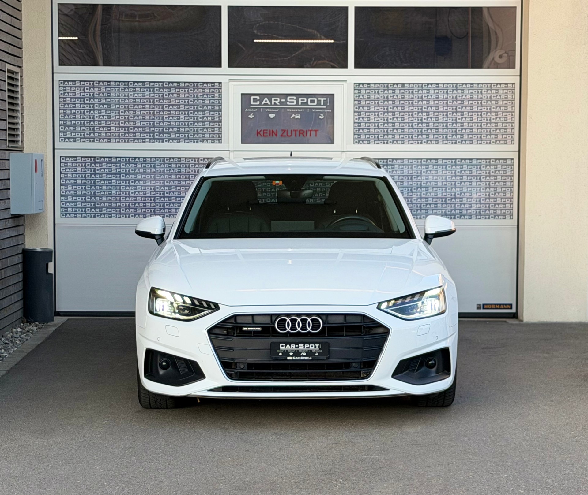 AUDI A4 Avant 40 TDI Attraction quattro S-tronic-showroom-element-1