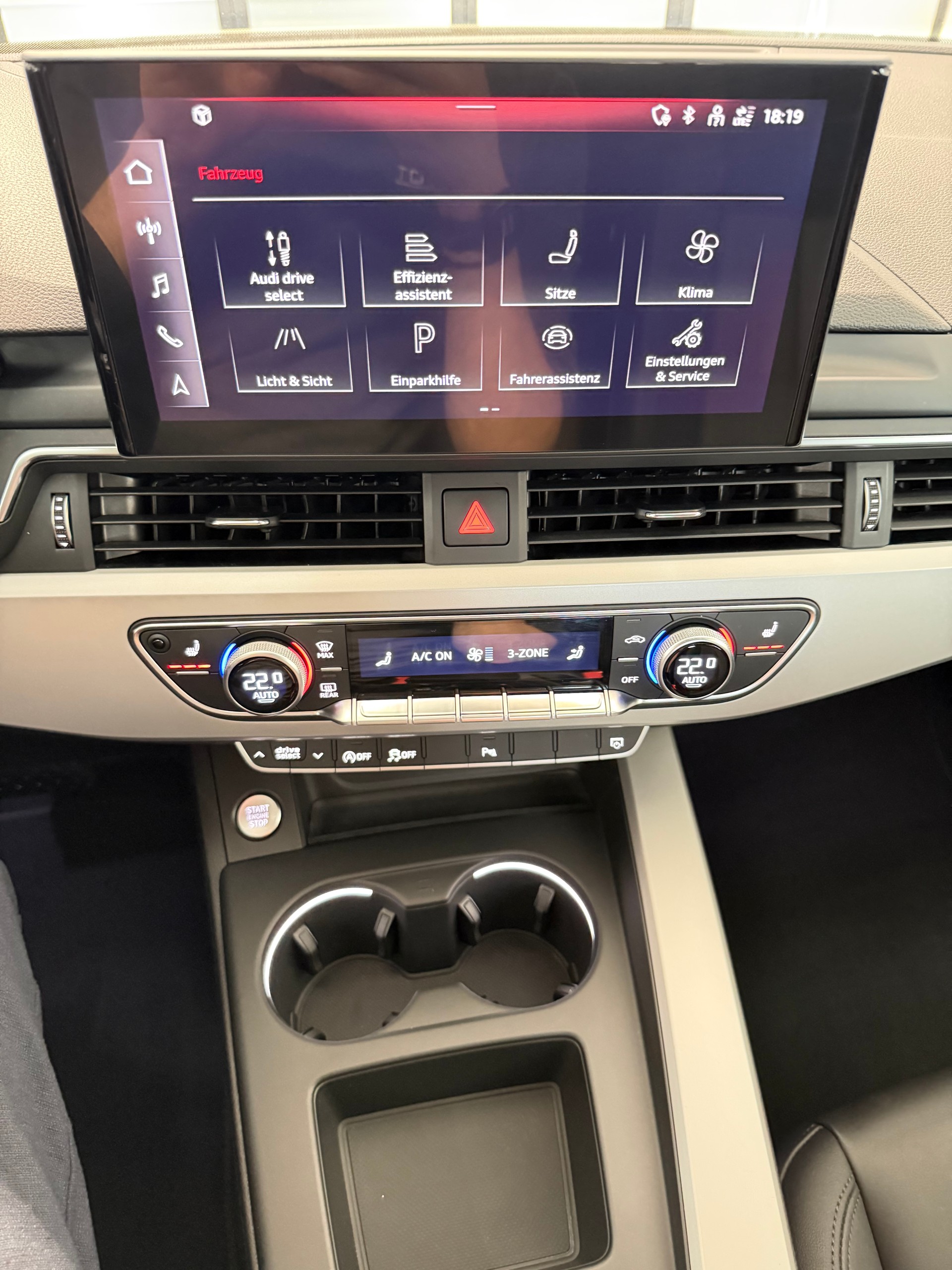 AUDI A4 Avant 40 TDI Attraction quattro S-tronic-image-19