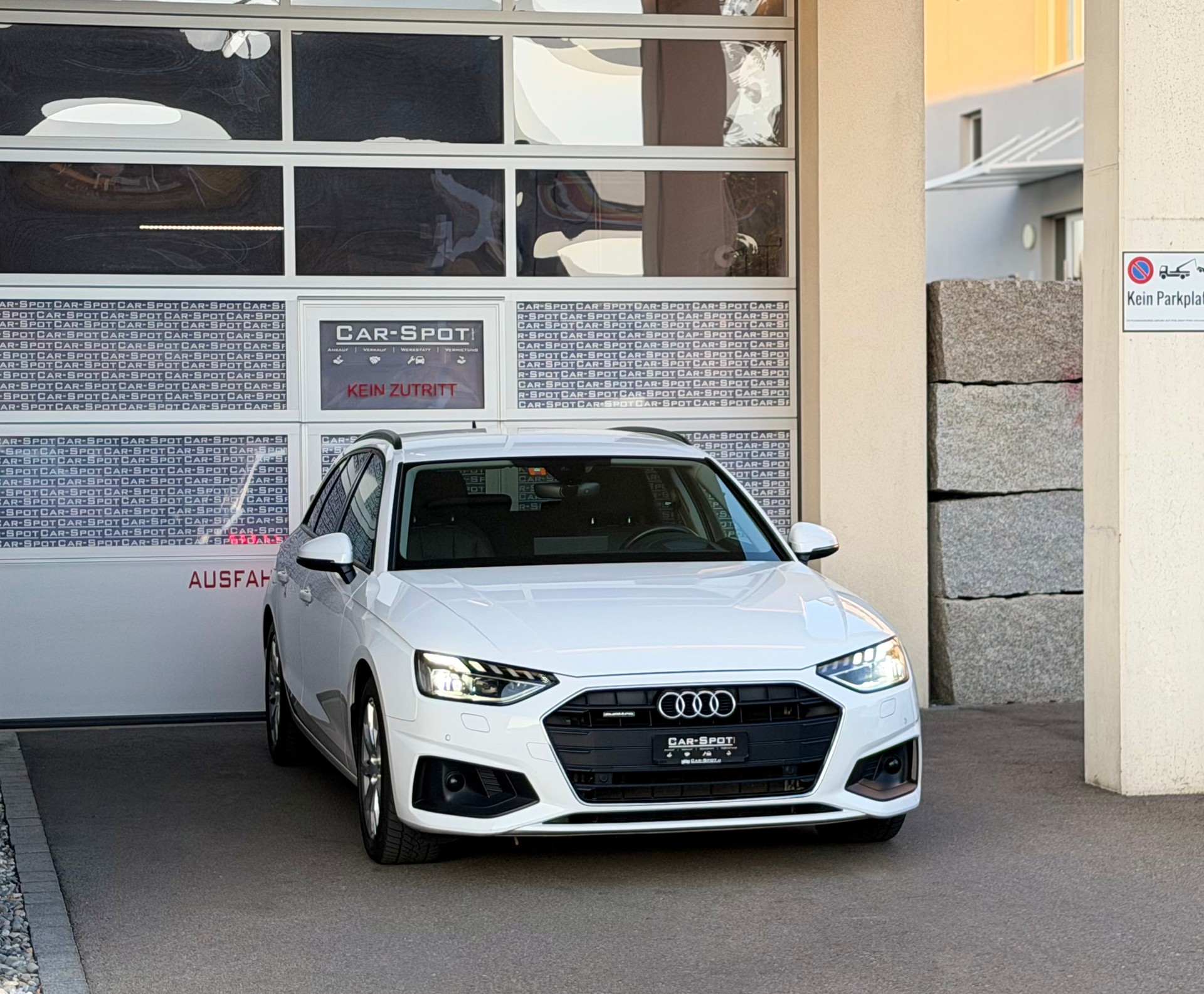 AUDI A4 Avant 40 TDI Attraction quattro S-tronic-showroom-element-2