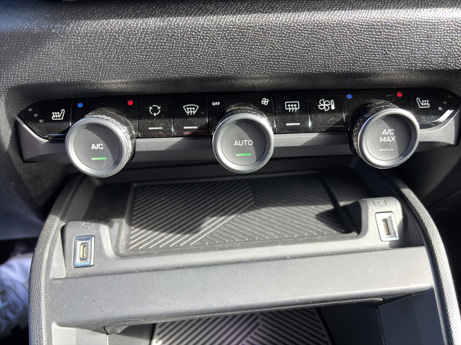 CITROEN C4 1.2 PureTech Shine-image-15