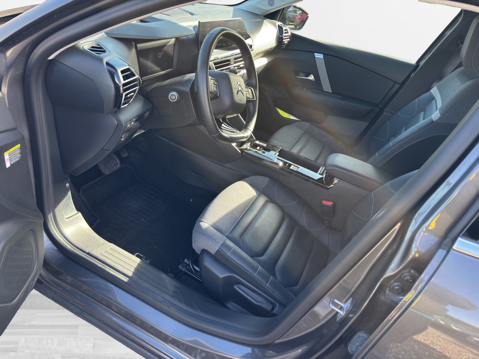 CITROEN C4 1.2 PureTech Shine-image-9
