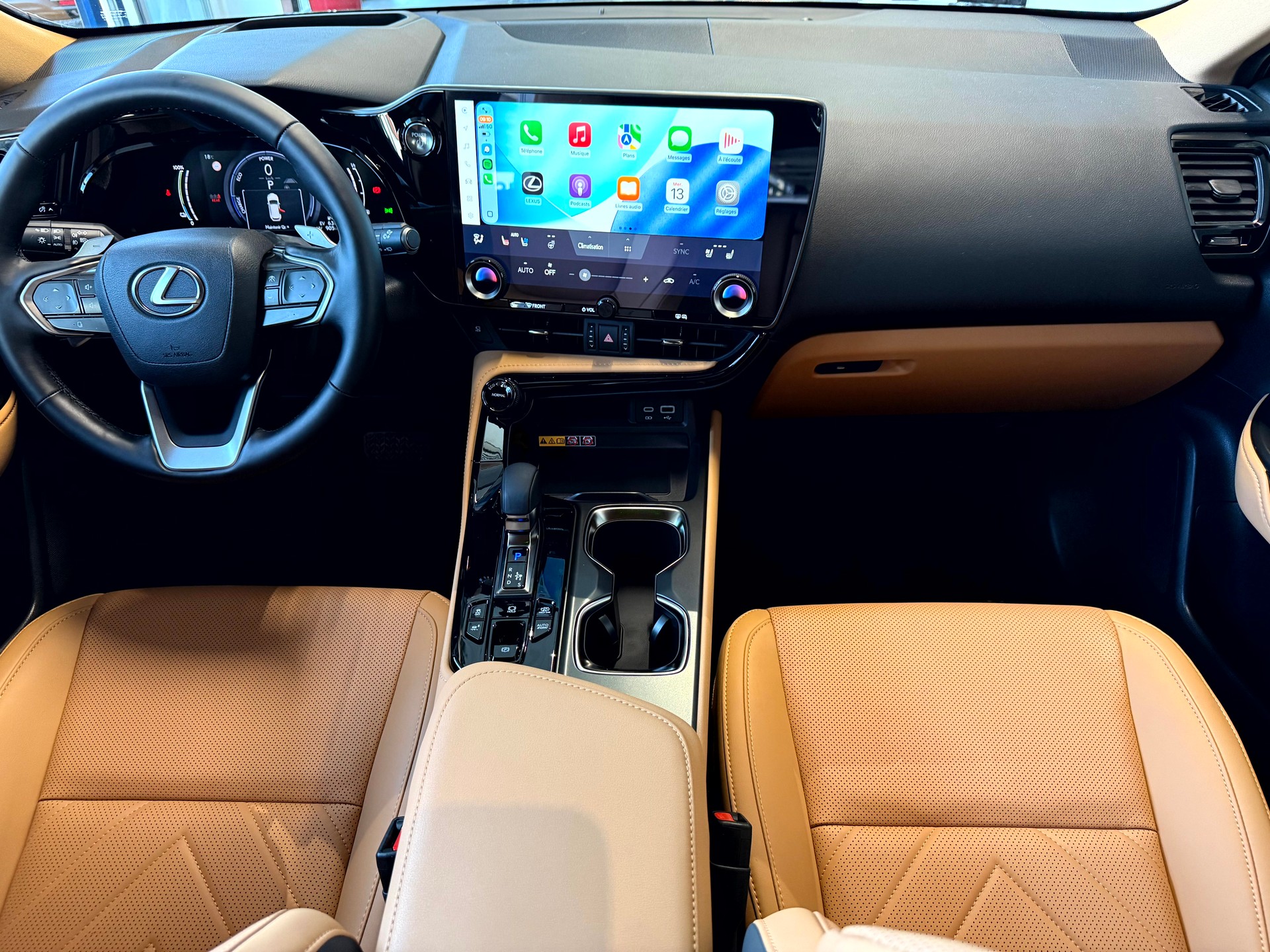 LEXUS NX 450h+ E-FOUR Comfort-image-9