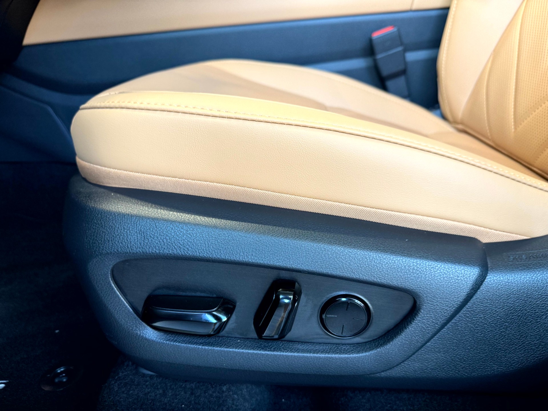LEXUS NX 450h+ E-FOUR Comfort-image-14
