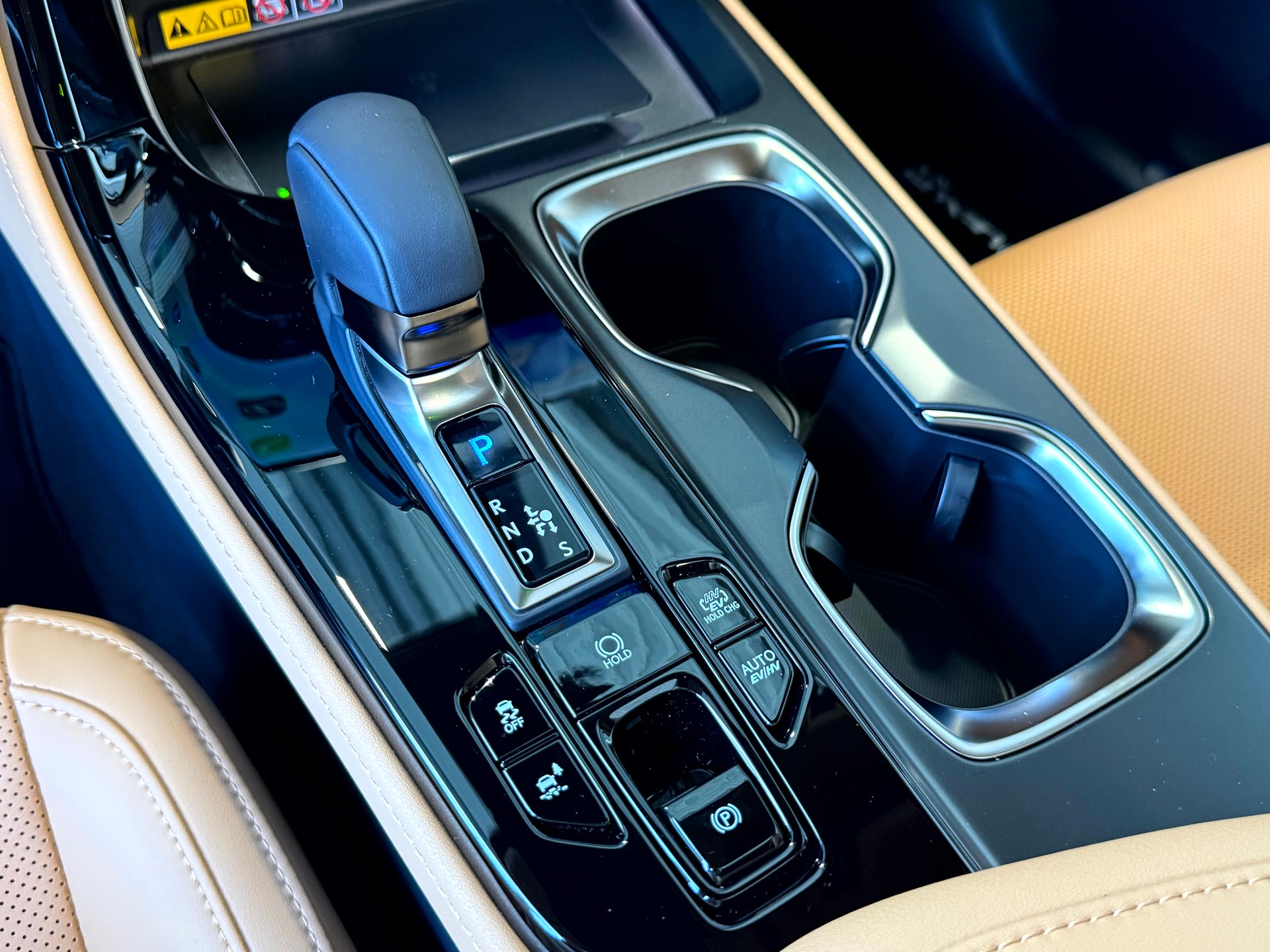LEXUS NX 450h+ E-FOUR Comfort-image-21