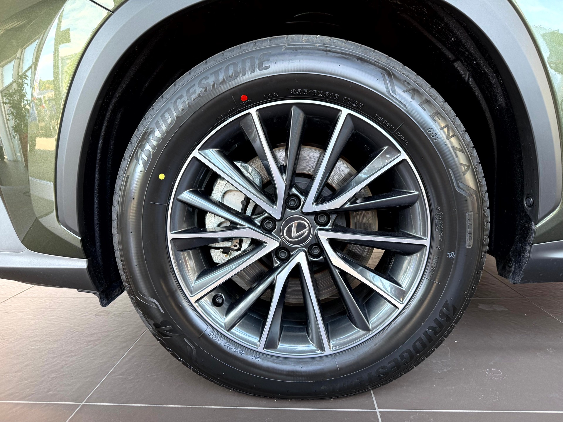 LEXUS NX 450h+ E-FOUR Comfort-image-4