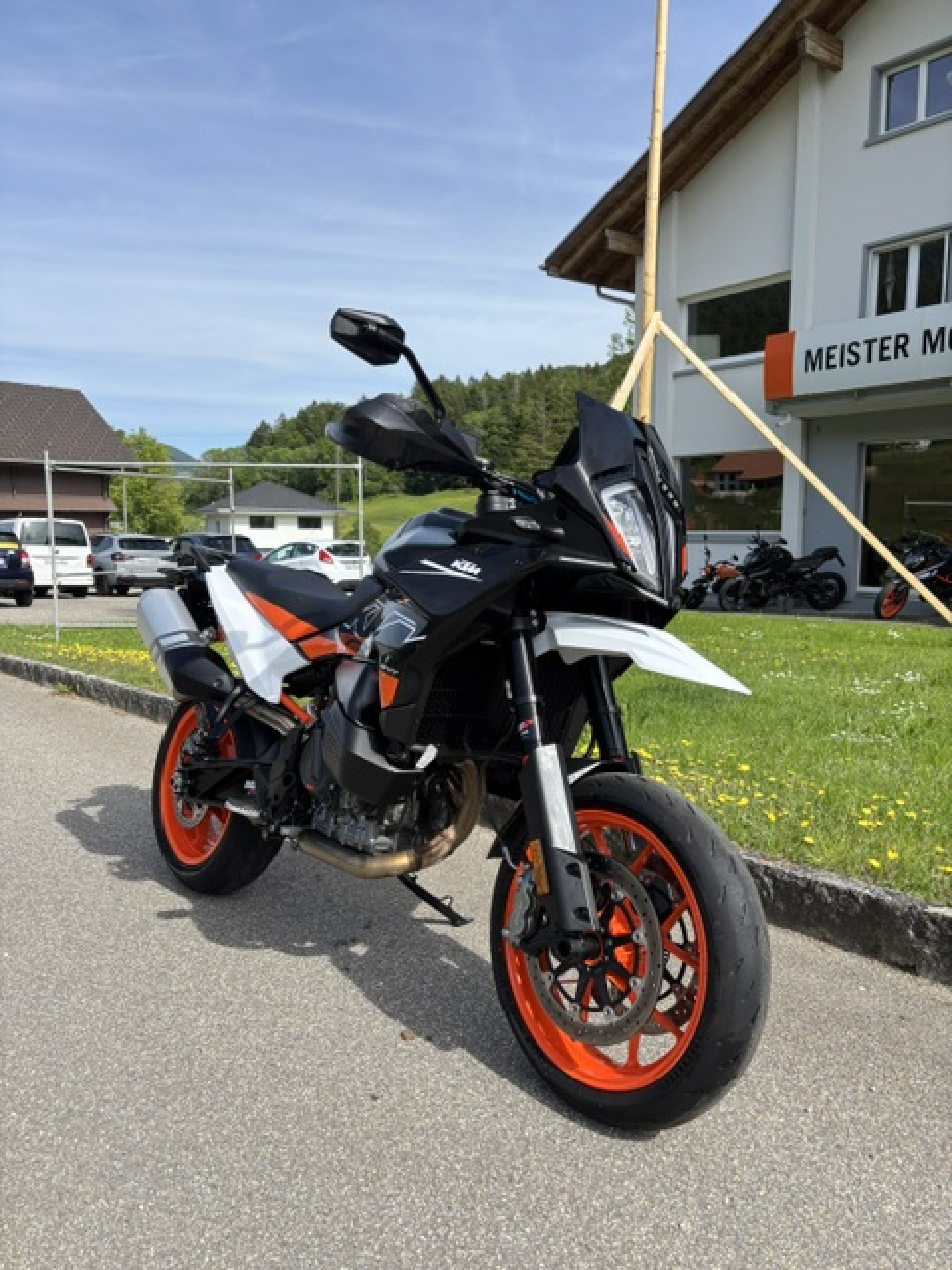 KTM 890 SMT-image-2