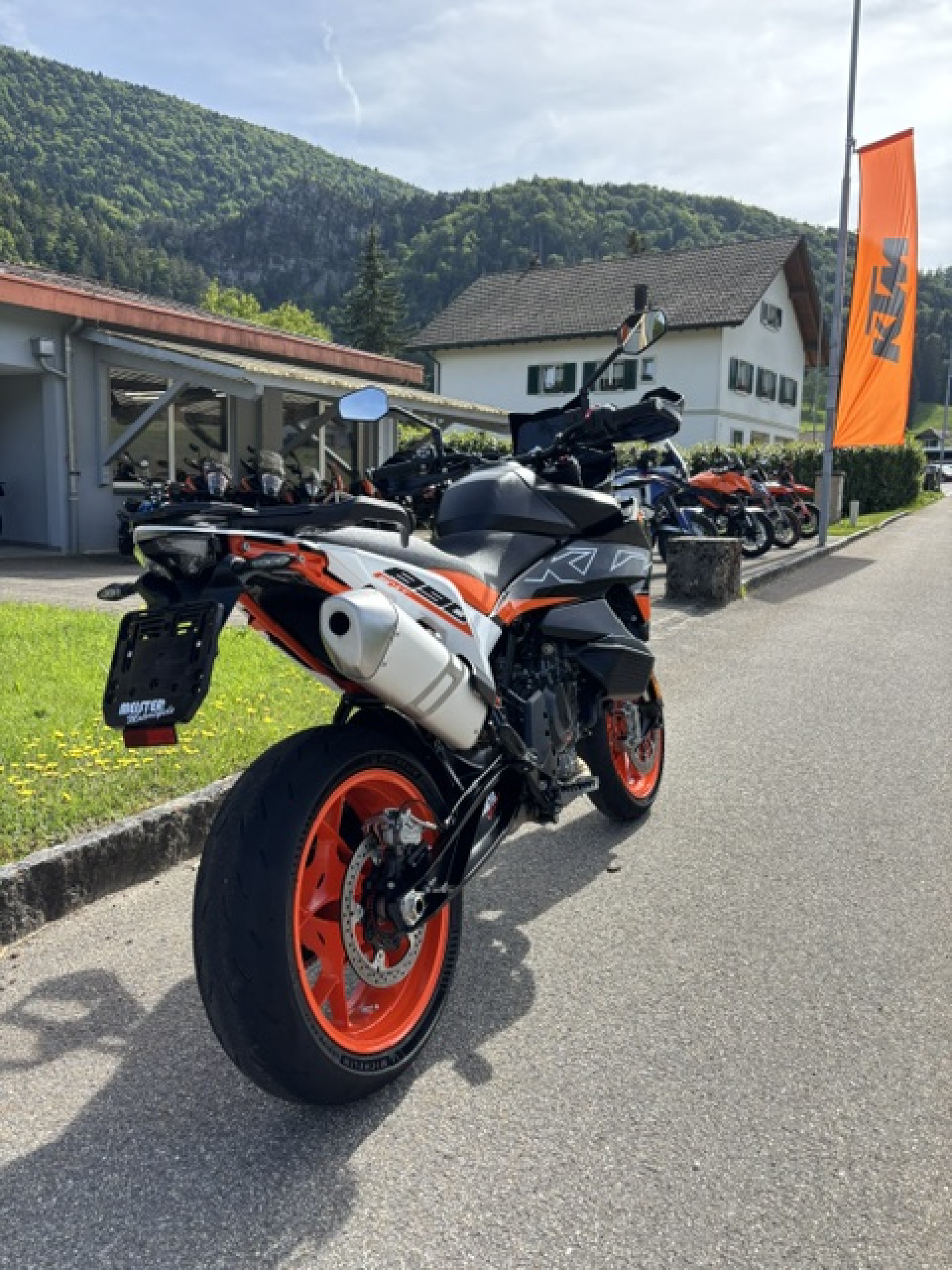 KTM 890 SMT-image-3