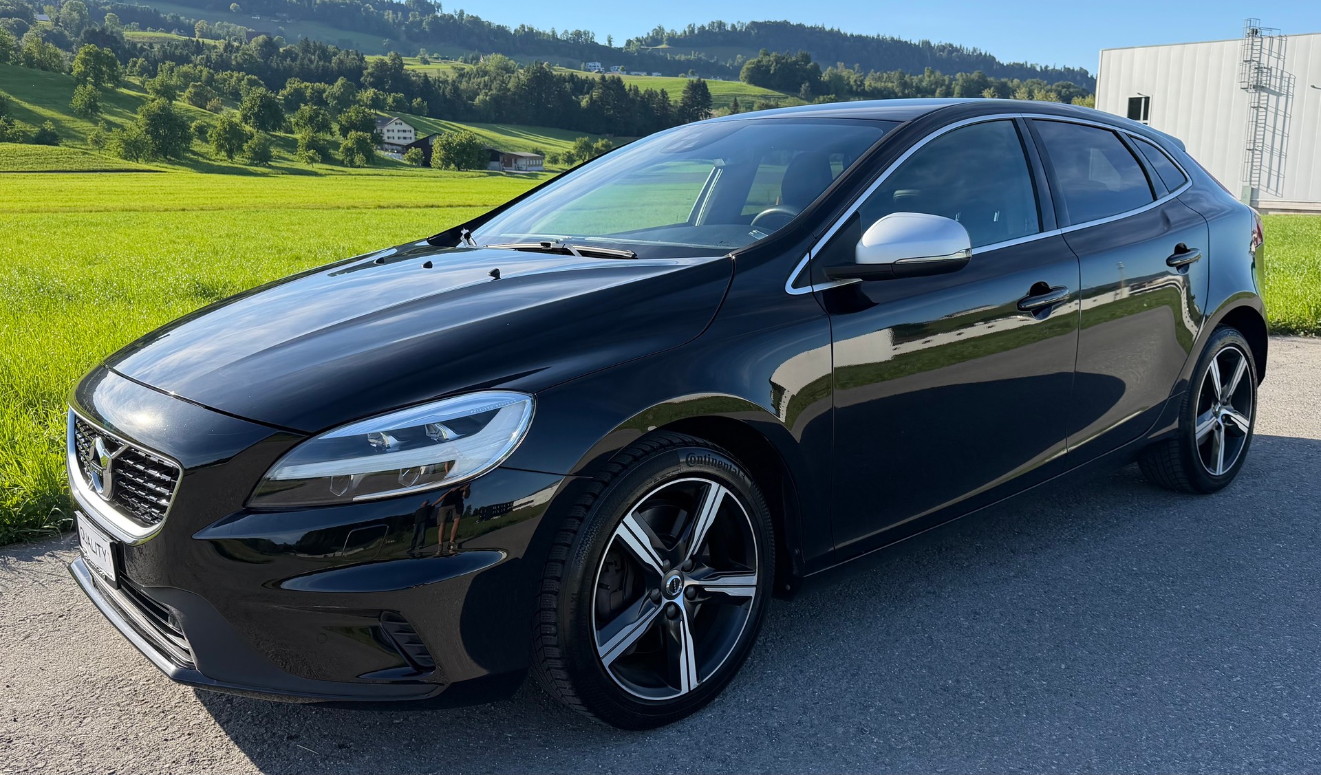 VOLVO V40 D2 R-Design Geartronic-image-1